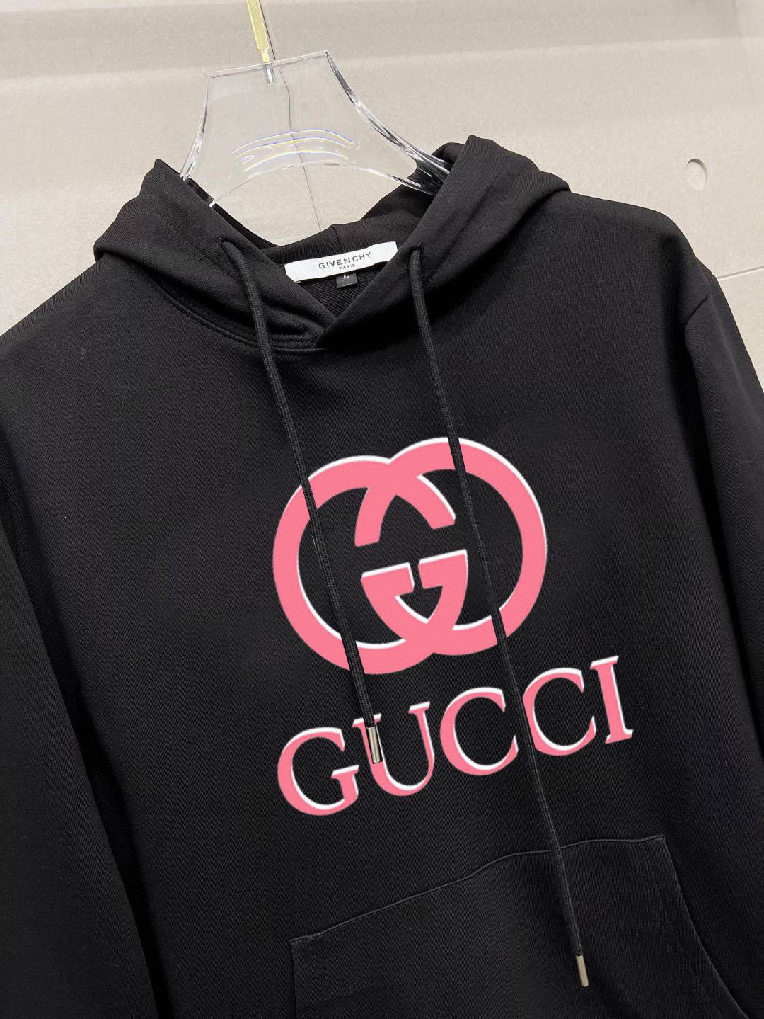 GUCCI グッチ メンズ パーカー プルオーバー フード付き ロゴプリント フロントロゴ オーバーサイズ ブラック - 画像 4