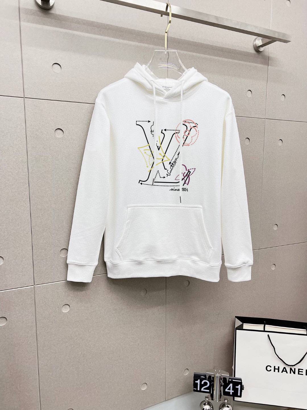LV ロゴプリント メンズ パーカー プルオーバー フードの立ち上がりが美しい オーバーサイズ ブラック - 画像 9