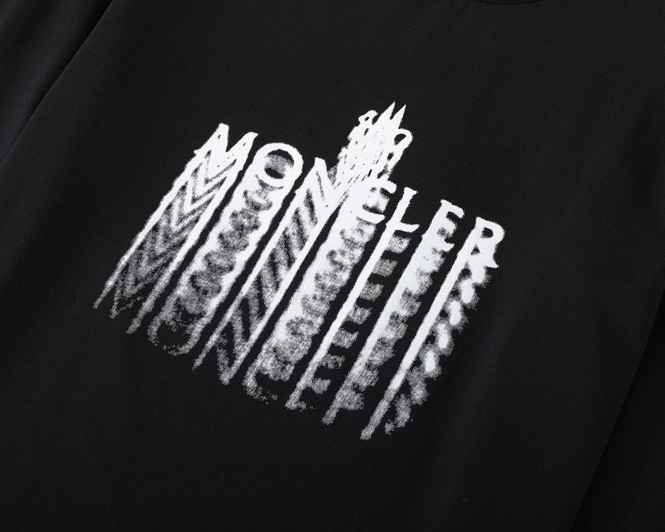 MONCLER モンクレール メンズ ロンT 長袖Tシャツ クルーネック 袖リブ ロゴプリント オーバーサイズ ブラック - 画像 4