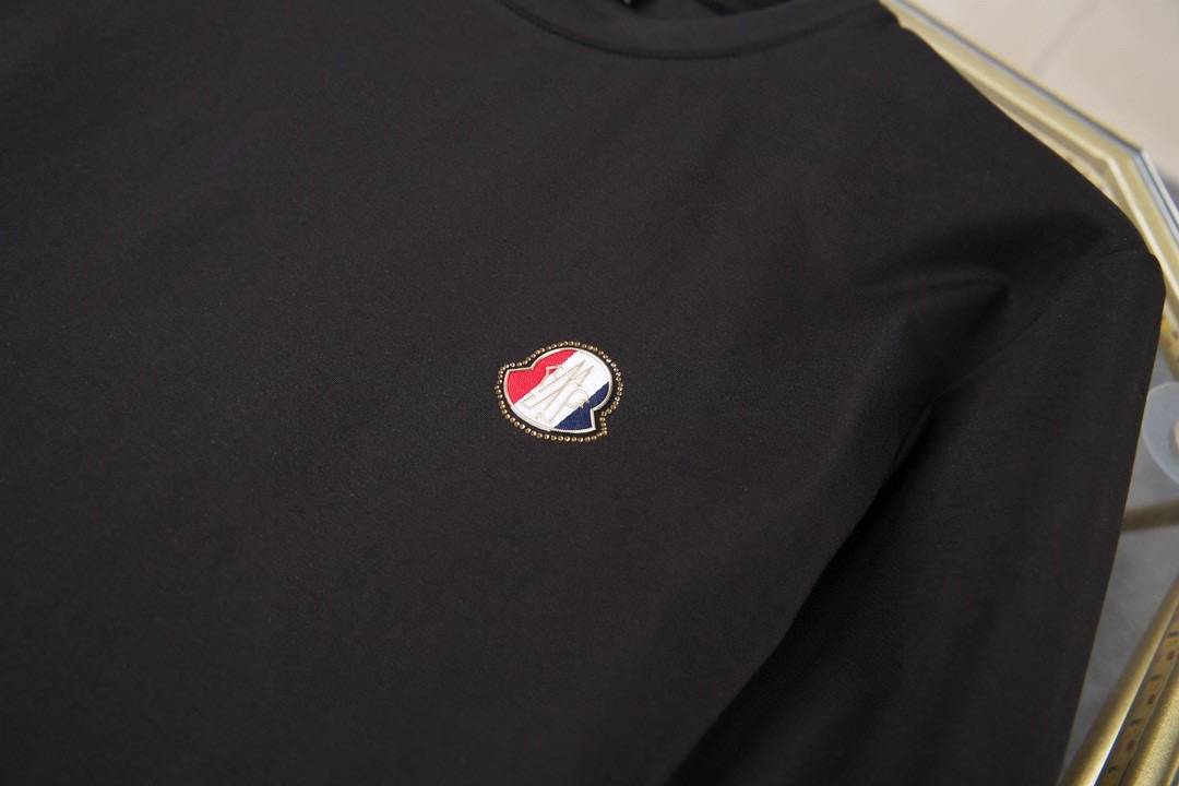 MONCLER モンクレール メンズ 長袖Tシャツ ロンT クルーネック 袖リブ アームプリント オーバーサイズ ブラック ホワイト ネイビー - 画像 4