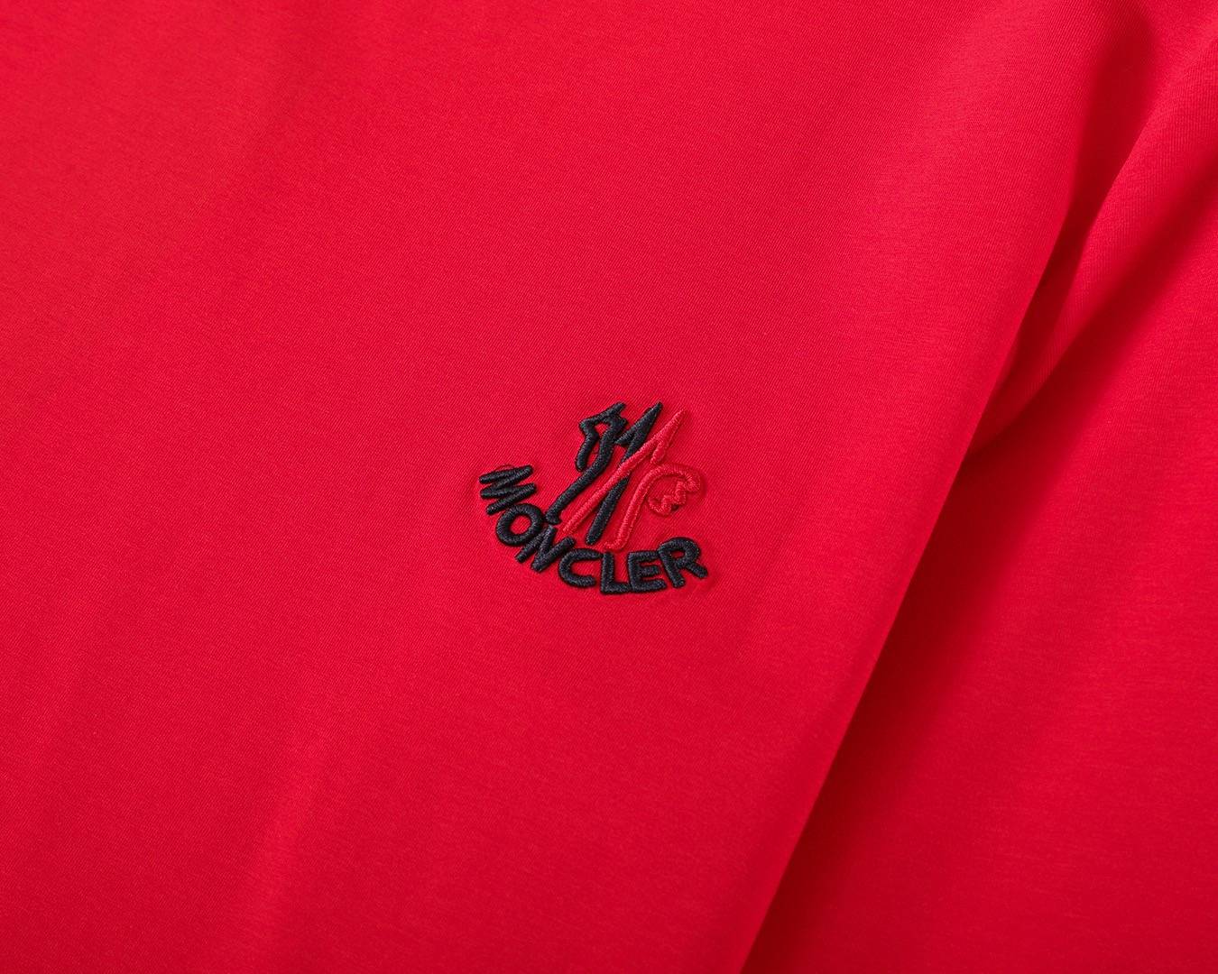 MONCLER モンクレール メンズ 長袖Tシャツ クルーネック 袖リブ ロゴ刺繍 オーバーサイズ レイヤード ブラック ホワイト レッド - 画像 4