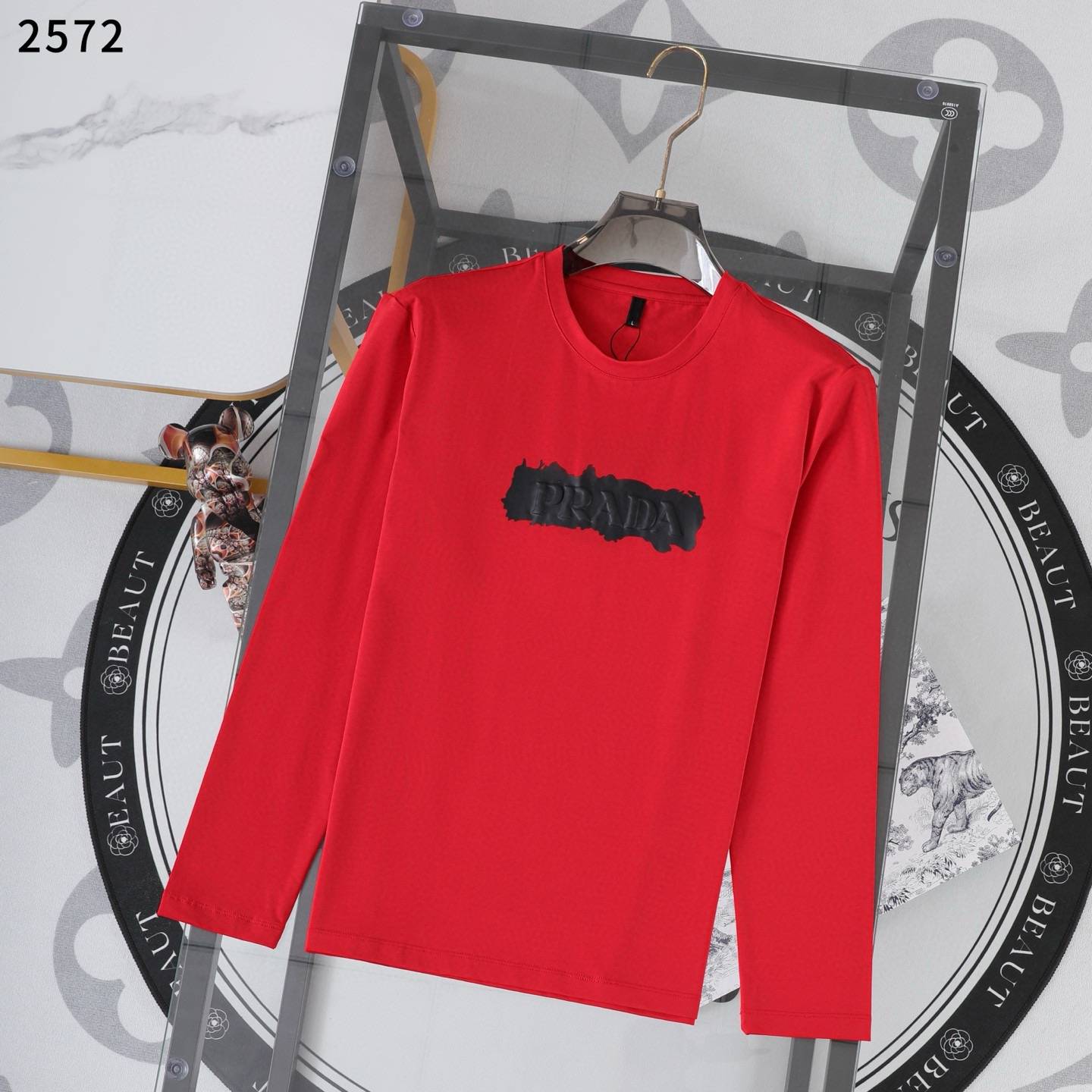 PRADA メンズ ロンT 長袖Tシャツ クルーネック 袖リブ アームプリント オーバーサイズ ブラック レッド ホワイト - 画像 5