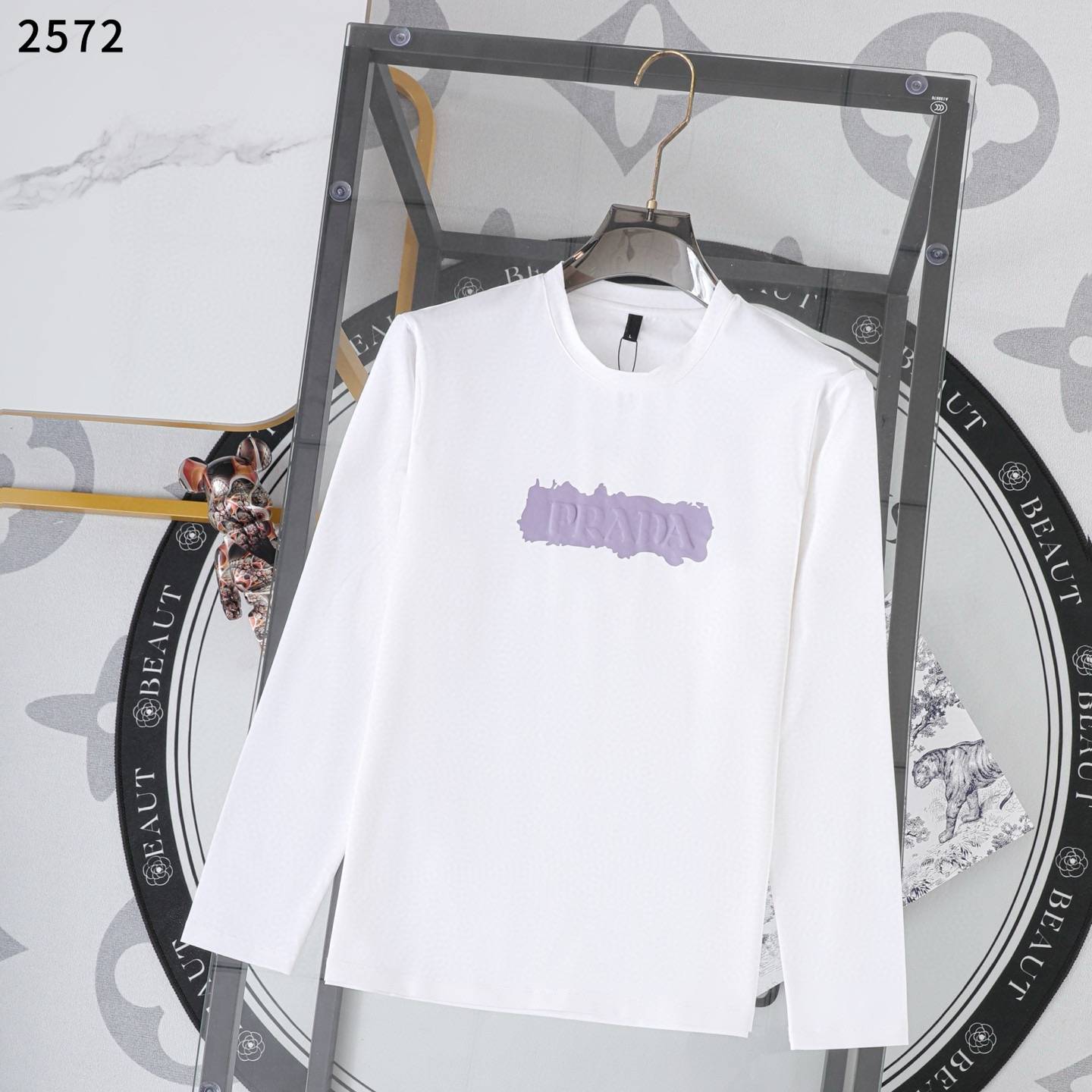 PRADA メンズ ロンT 長袖Tシャツ クルーネック 袖リブ アームプリント オーバーサイズ ブラック レッド ホワイト - 画像 6