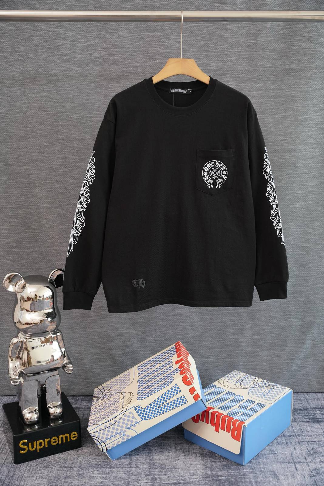 CHROME HEARTS クロムハーツ メンズ ロンT 長袖Tシャツ クルーネック 袖リブ ロゴプリント オーバーサイズ ブラック - 画像 3