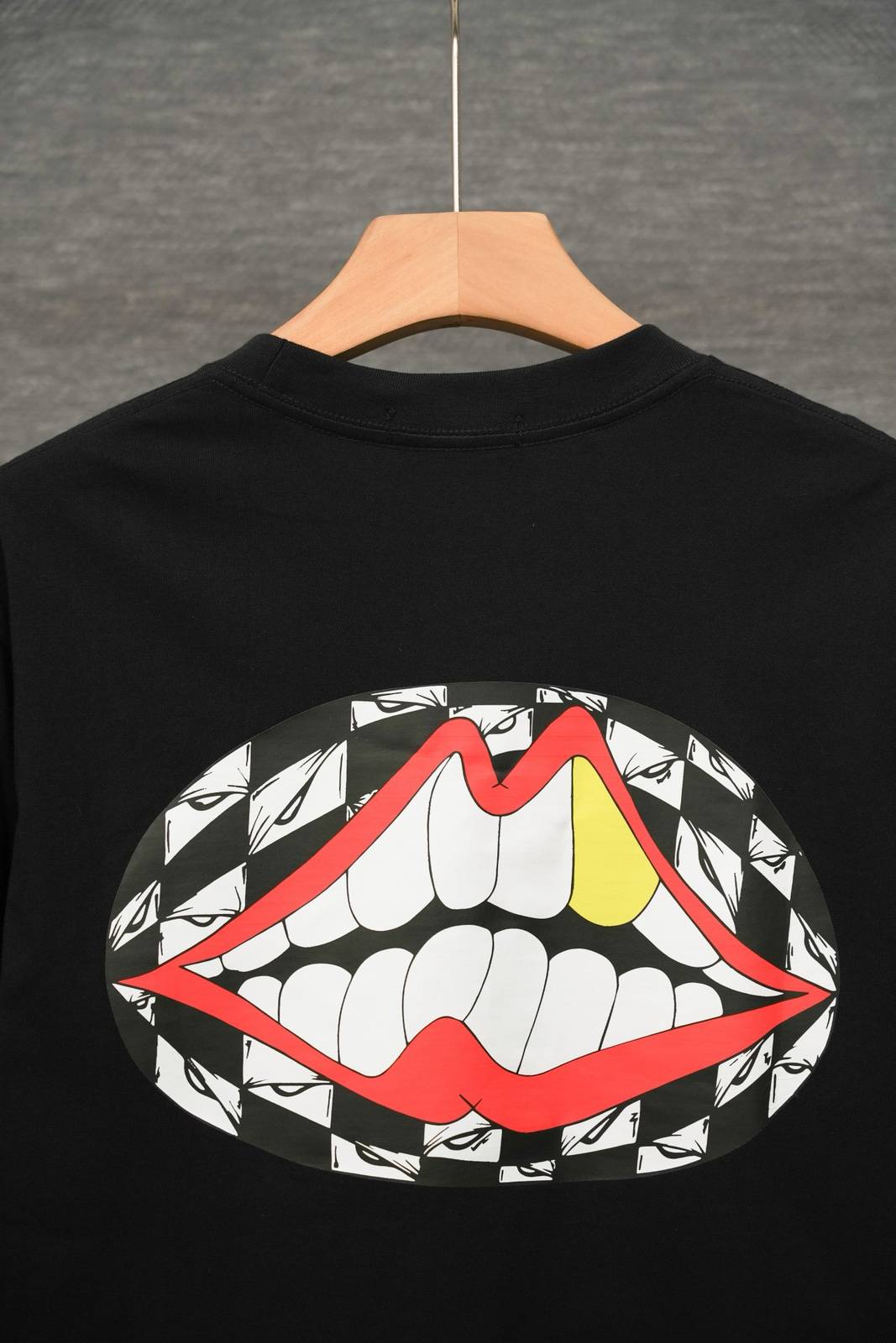CHROME HEARTS クロムハーツ メンズ ロンT 長袖Tシャツ クルーネック 袖リブ 胸部口紅ロゴプリント オーバーサイズ ブラック - 画像 5