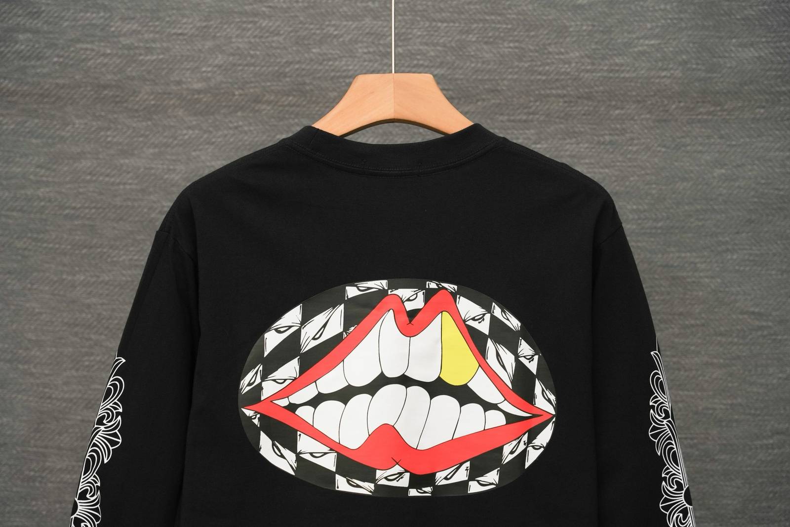 CHROME HEARTS クロムハーツ メンズ ロンT 長袖Tシャツ クルーネック 袖リブ 胸部口紅ロゴプリント オーバーサイズ ブラック - 画像 11