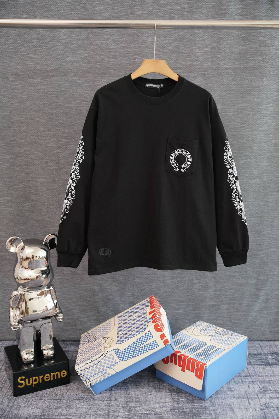 CHROME HEARTS クロムハーツ メンズ 長袖Tシャツ ロンT クルーネック 袖リブ ロゴプリント オーバーサイズ ブラック - 画像 3