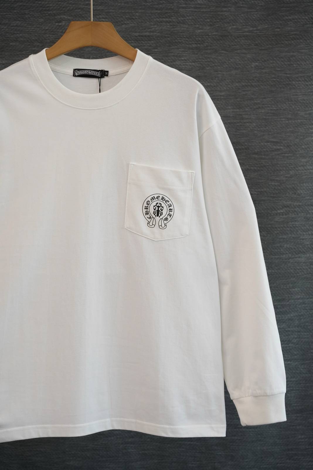 CHROME HEARTS クロムハーツ メンズ ロンT 長袖Tシャツ クルーネック 袖リブ ロゴプリント オーバーサイズ ブラック ホワイト - 画像 4