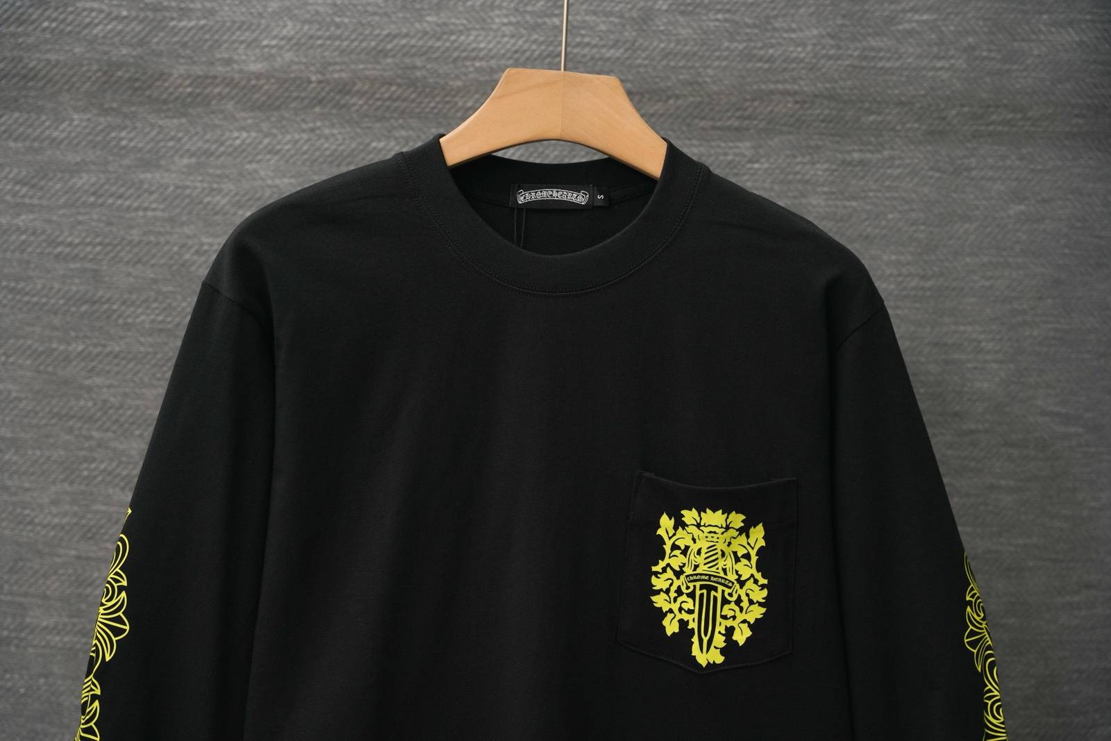 CHROME HEARTS クロムハーツ メンズ ロンT 長袖Tシャツ クルーネック 袖リブ ロゴプリント オーバーサイズ 黒 - 画像 4