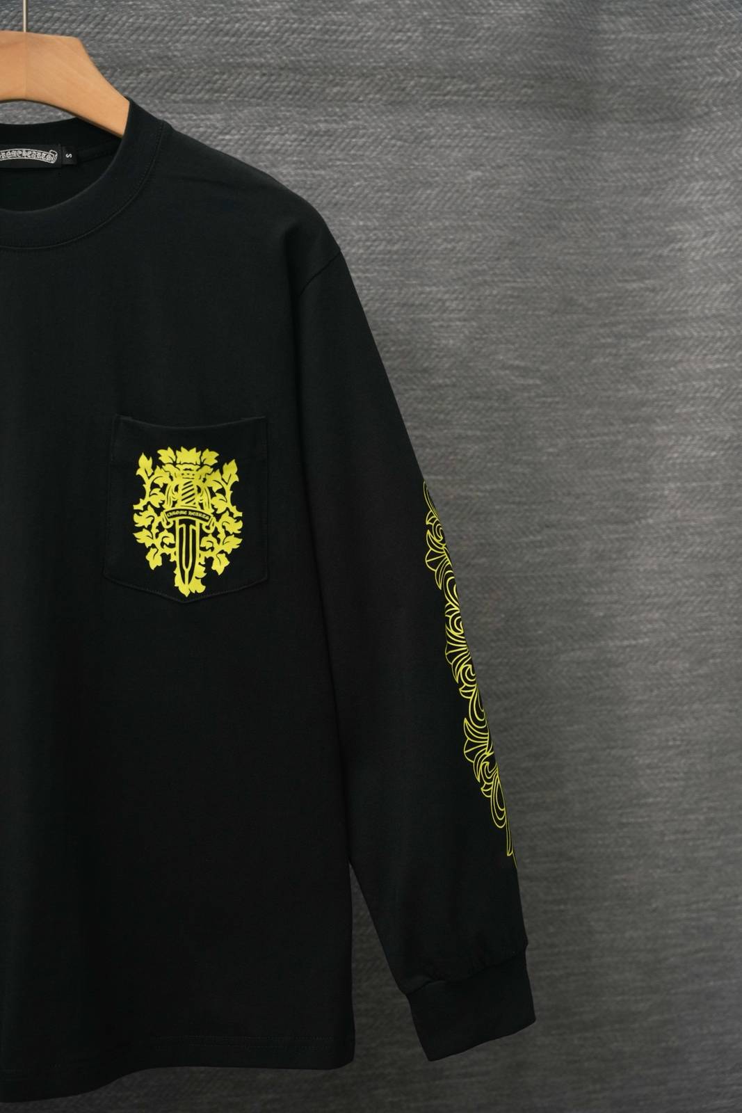 CHROME HEARTS クロムハーツ メンズ ロンT 長袖Tシャツ クルーネック 袖リブ ロゴプリント オーバーサイズ 黒 - 画像 6
