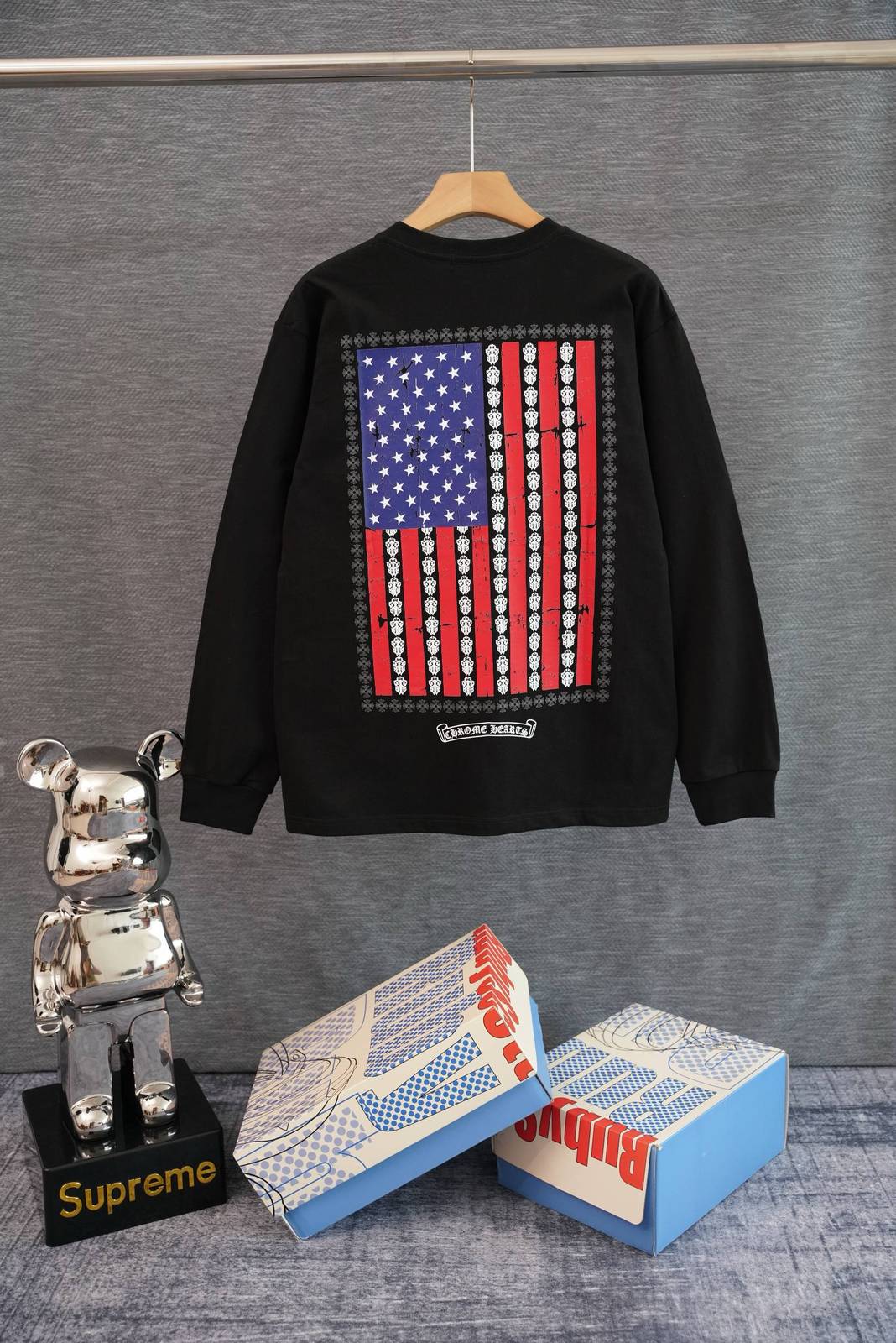 CHROME HEARTS クロムハーツ メンズ ロンT 長袖Tシャツ クルーネック 袖リブ ロゴプリント フロントアメリカンフラッグ ブラック