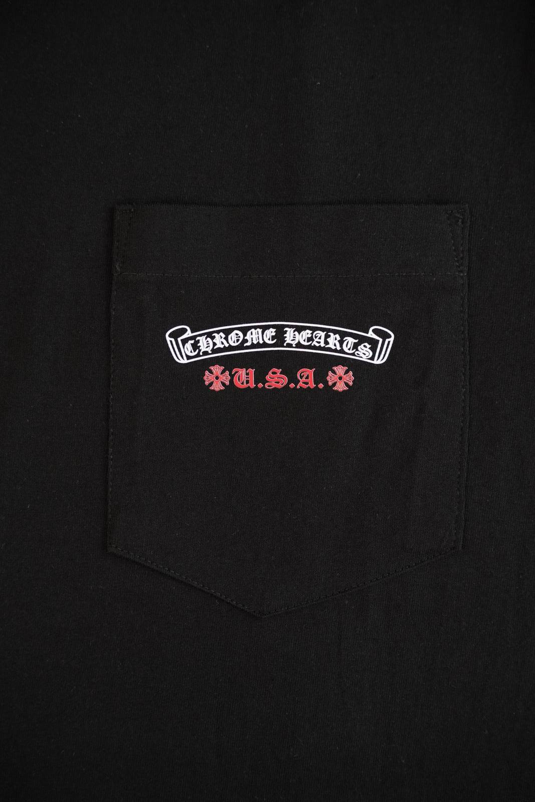 CHROME HEARTS クロムハーツ メンズ ロンT 長袖Tシャツ クルーネック 袖リブ ロゴプリント フロントアメリカンフラッグ ブラック - 画像 3
