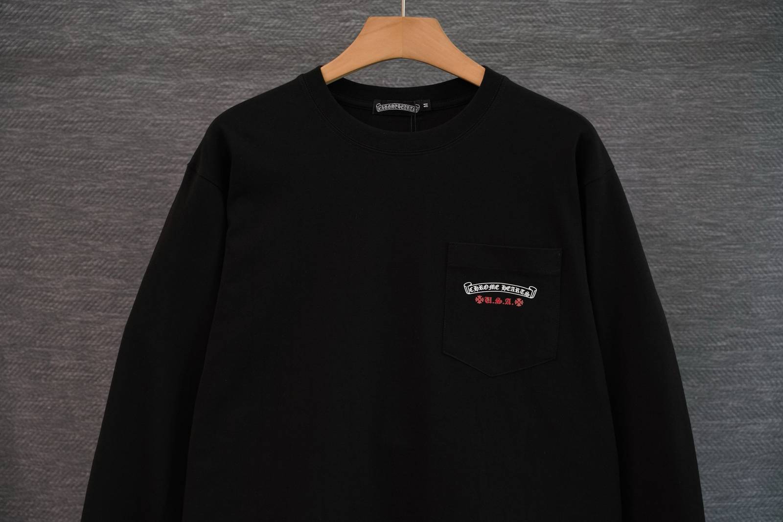 CHROME HEARTS クロムハーツ メンズ ロンT 長袖Tシャツ クルーネック 袖リブ ロゴプリント フロントアメリカンフラッグ ブラック - 画像 6