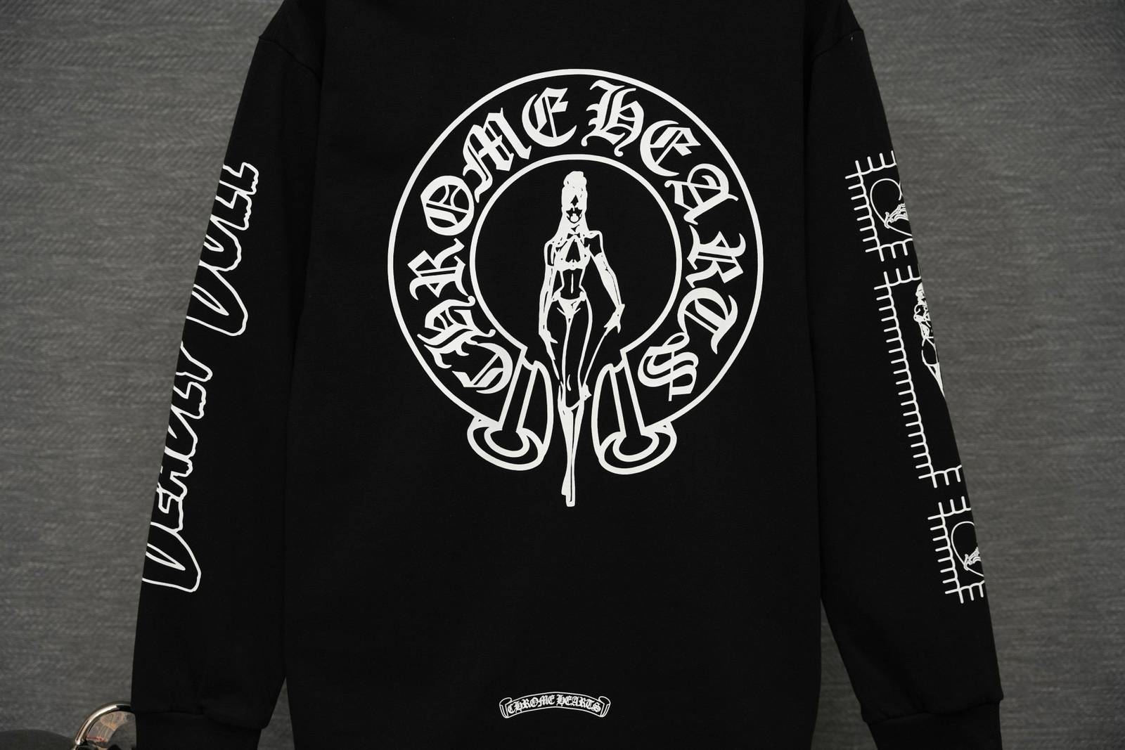 CHROME HEARTS クロムハーツ メンズ ロンT 長袖Tシャツ クルーネック 袖リブ ロゴプリント オーバーサイズ ブラック - 画像 4