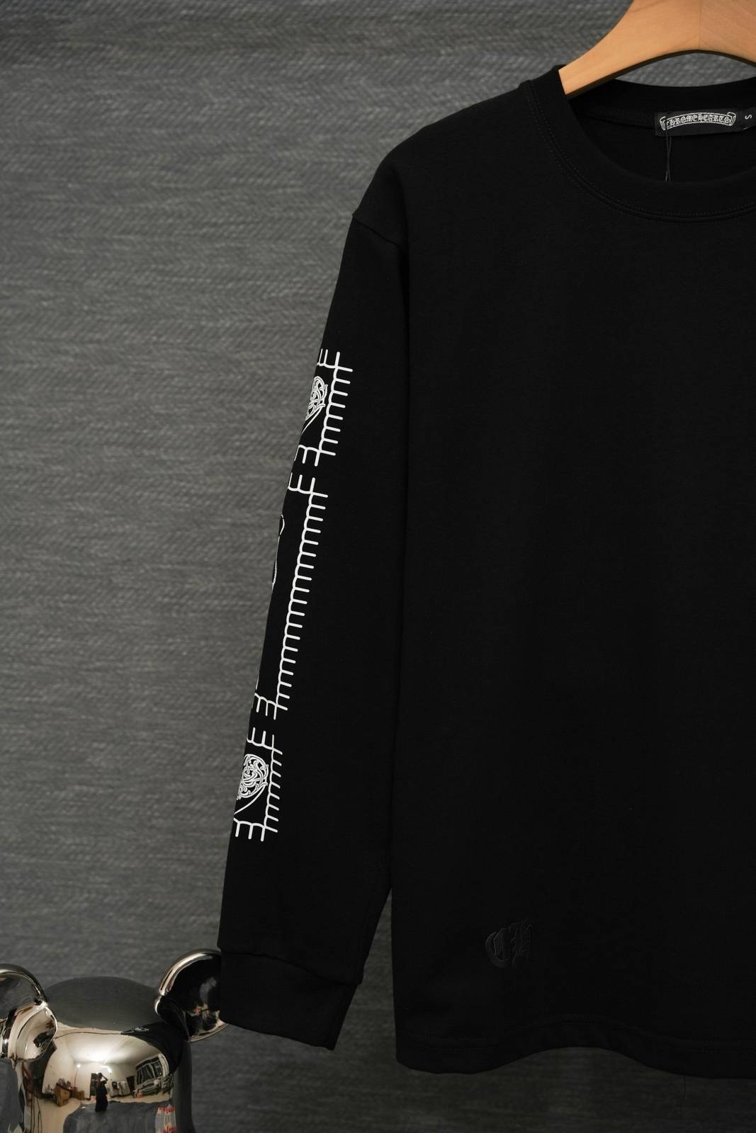 CHROME HEARTS クロムハーツ メンズ ロンT 長袖Tシャツ クルーネック 袖リブ ロゴプリント オーバーサイズ ブラック - 画像 9