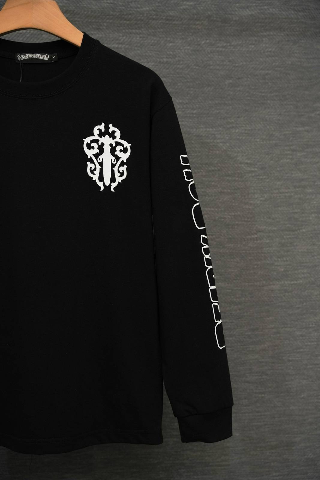 CHROME HEARTS クロムハーツ メンズ ロンT 長袖Tシャツ クルーネック 袖リブ ロゴプリント オーバーサイズ ブラック - 画像 10