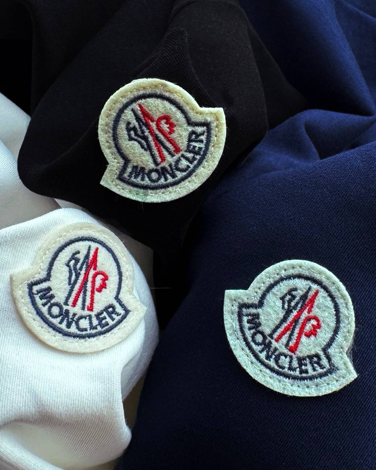 MONCLER モンクレール メンズ 長袖Tシャツ ロンT クルーネック 袖リブ ロゴ刺繍 オーバーサイズ ブラック ホワイト - 画像 3