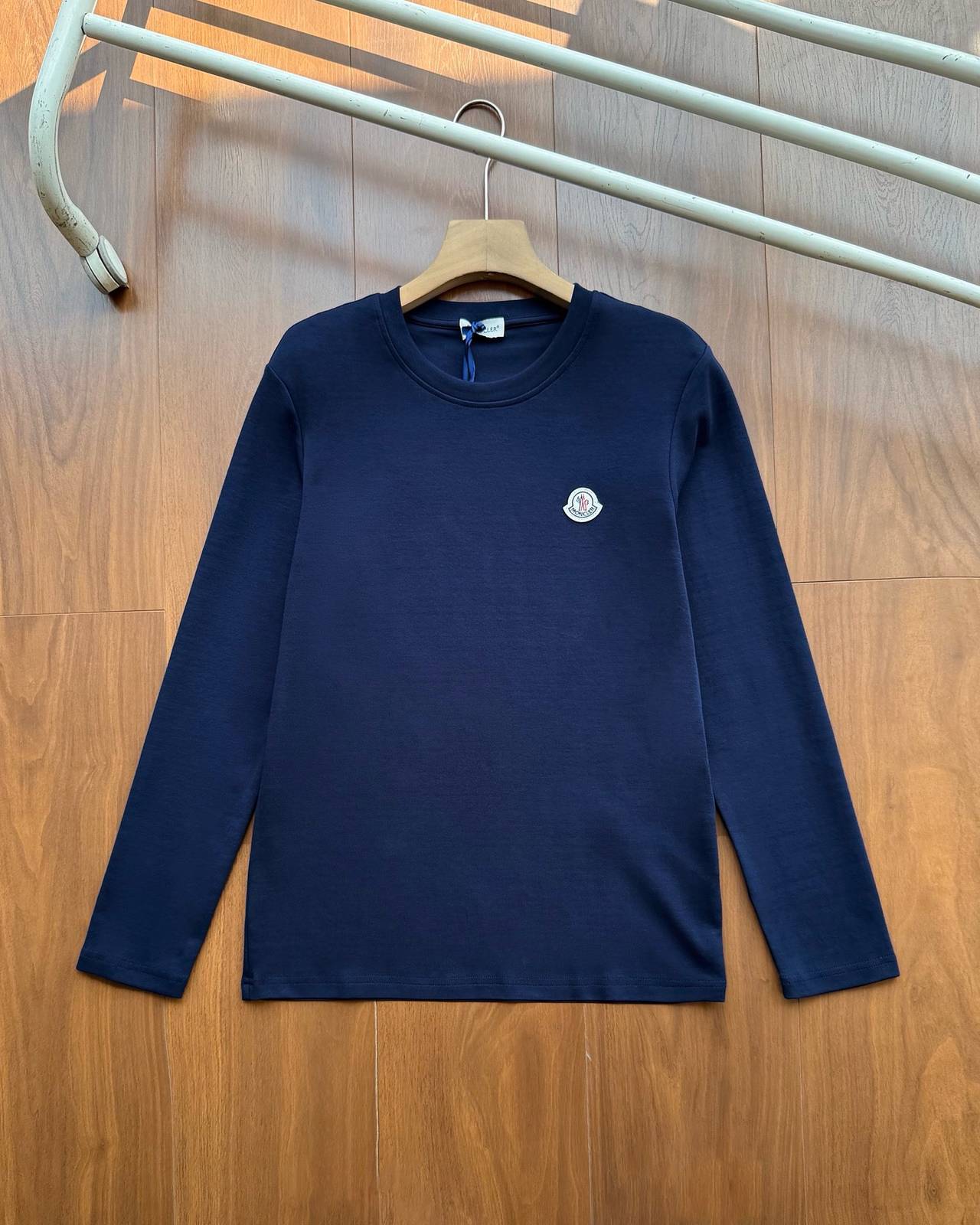 MONCLER モンクレール メンズ 長袖Tシャツ ロンT クルーネック 袖リブ ロゴ刺繍 オーバーサイズ ブラック ホワイト - 画像 5