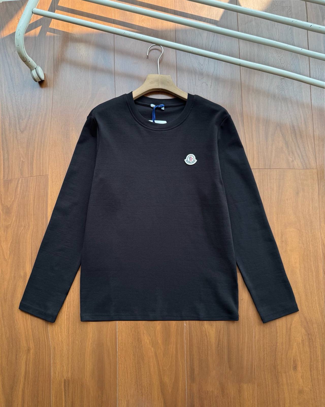 MONCLER モンクレール メンズ 長袖Tシャツ ロンT クルーネック 袖リブ ロゴ刺繍 オーバーサイズ ブラック ホワイト - 画像 7