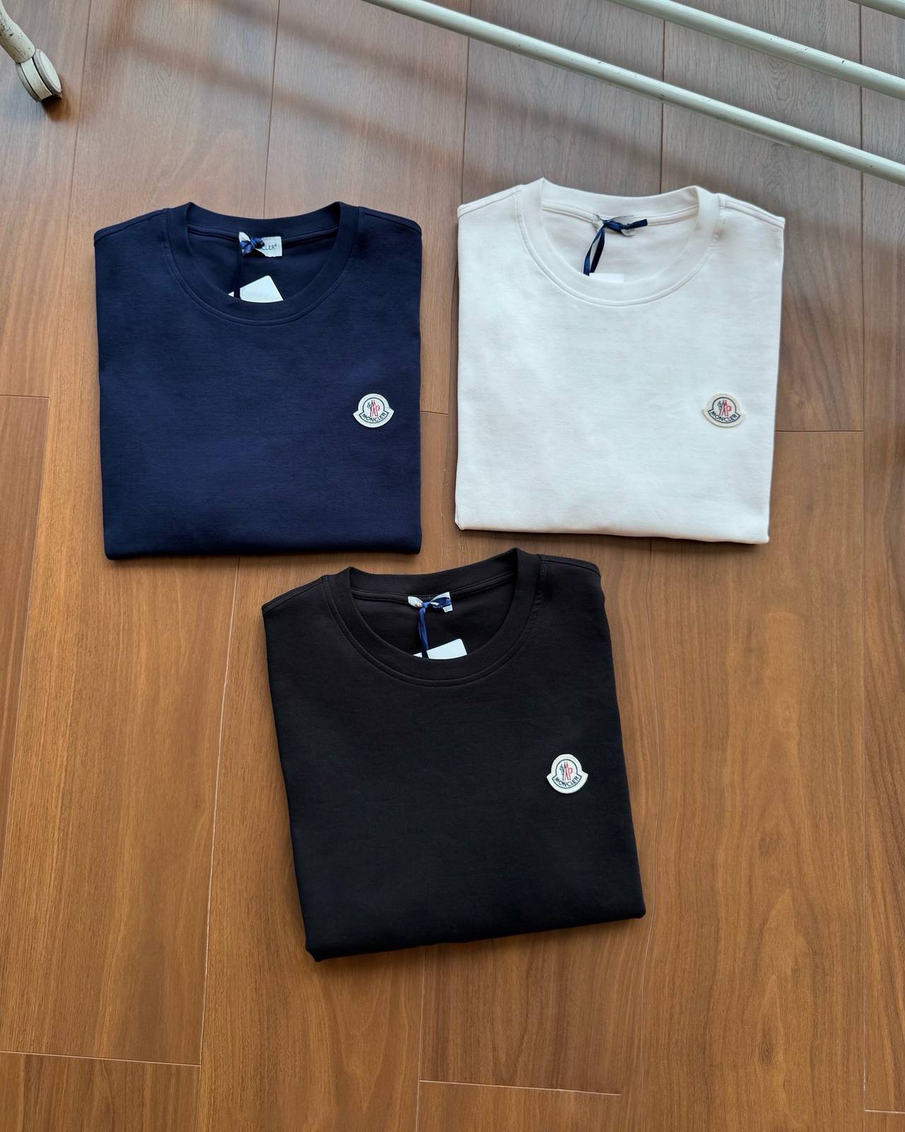 MONCLER モンクレール メンズ 長袖Tシャツ ロンT クルーネック 袖リブ ロゴ刺繍 オーバーサイズ ブラック ホワイト - 画像 9