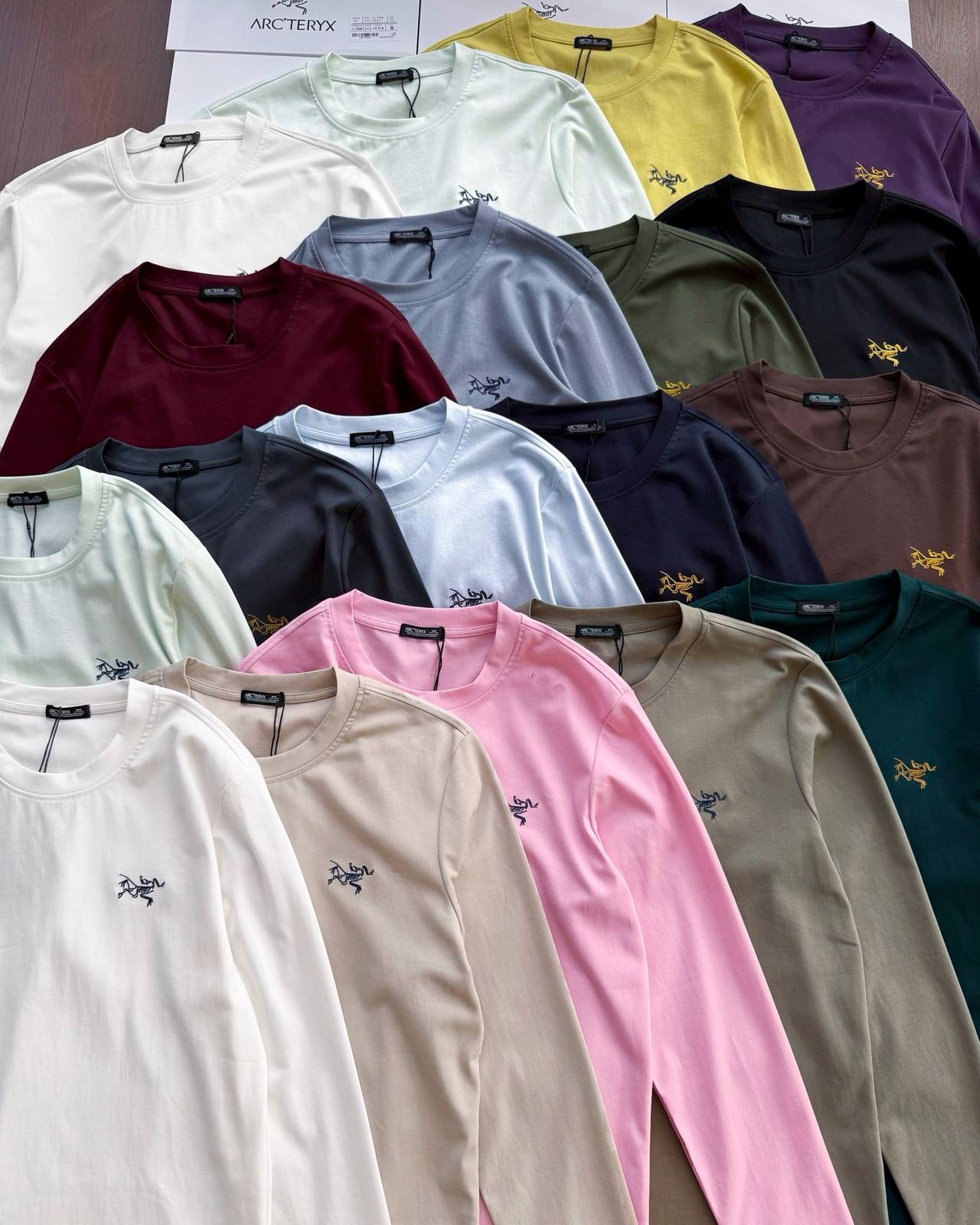 ARCTERYX アークテリクス メンズ 長袖Tシャツ ロンT クルーネック 袖リブ ロゴ刺繍 オーバーサイズ ブラック - 画像 4