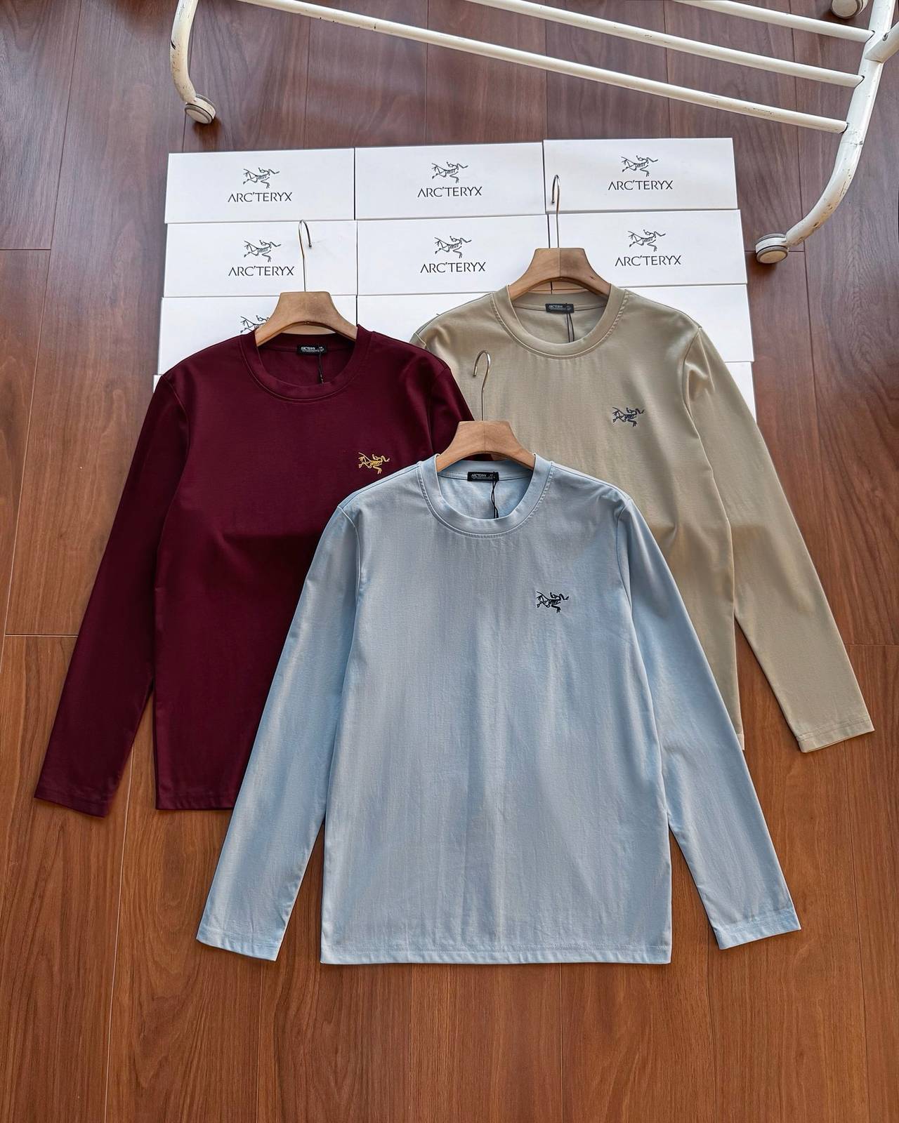 ARCTERYX アークテリクス メンズ 長袖Tシャツ ロンT クルーネック 袖リブ ロゴ刺繍 オーバーサイズ ブラック - 画像 9