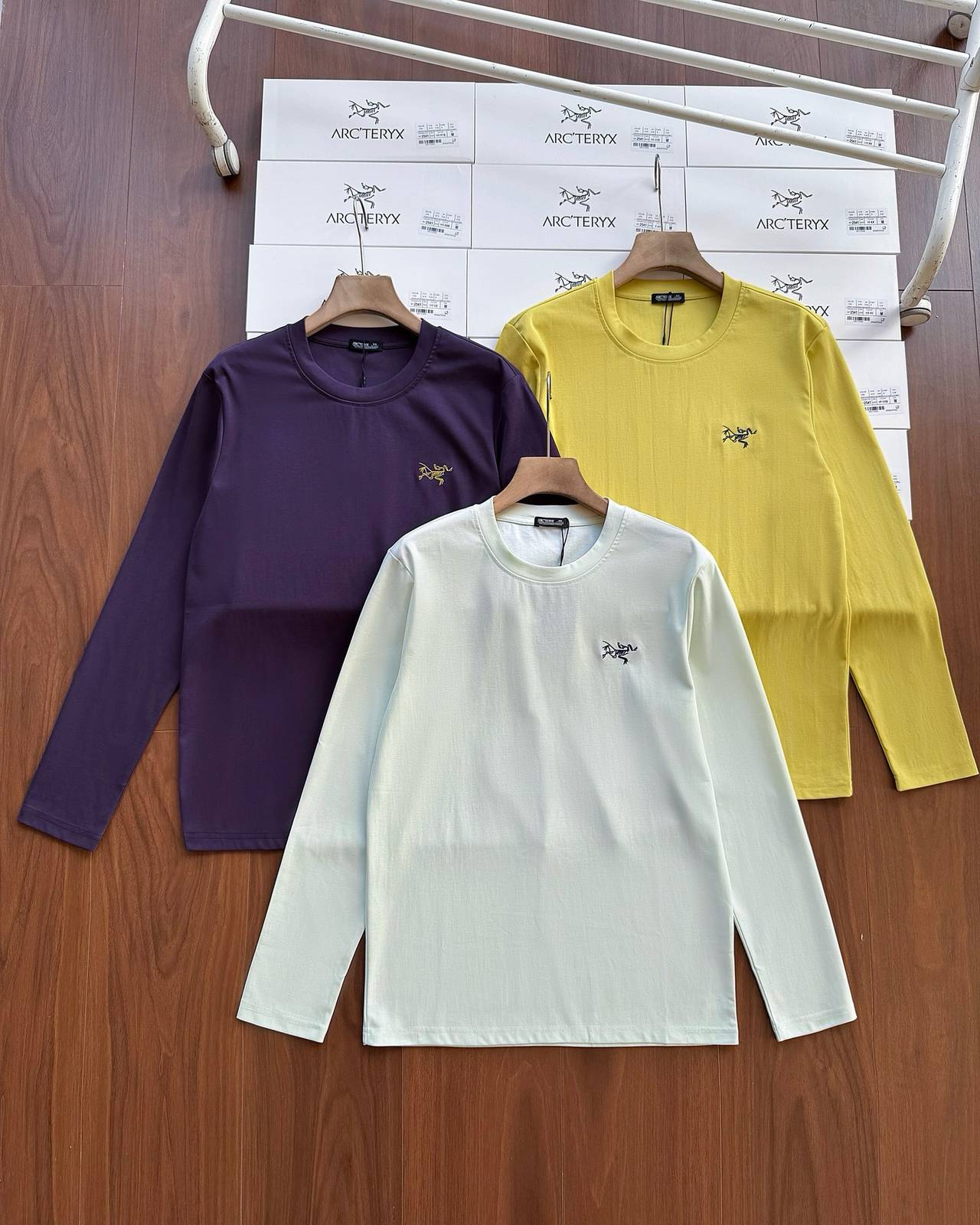 ARCTERYX アークテリクス メンズ 長袖Tシャツ ロンT クルーネック 袖リブ ロゴ刺繍 オーバーサイズ ブラック - 画像 10