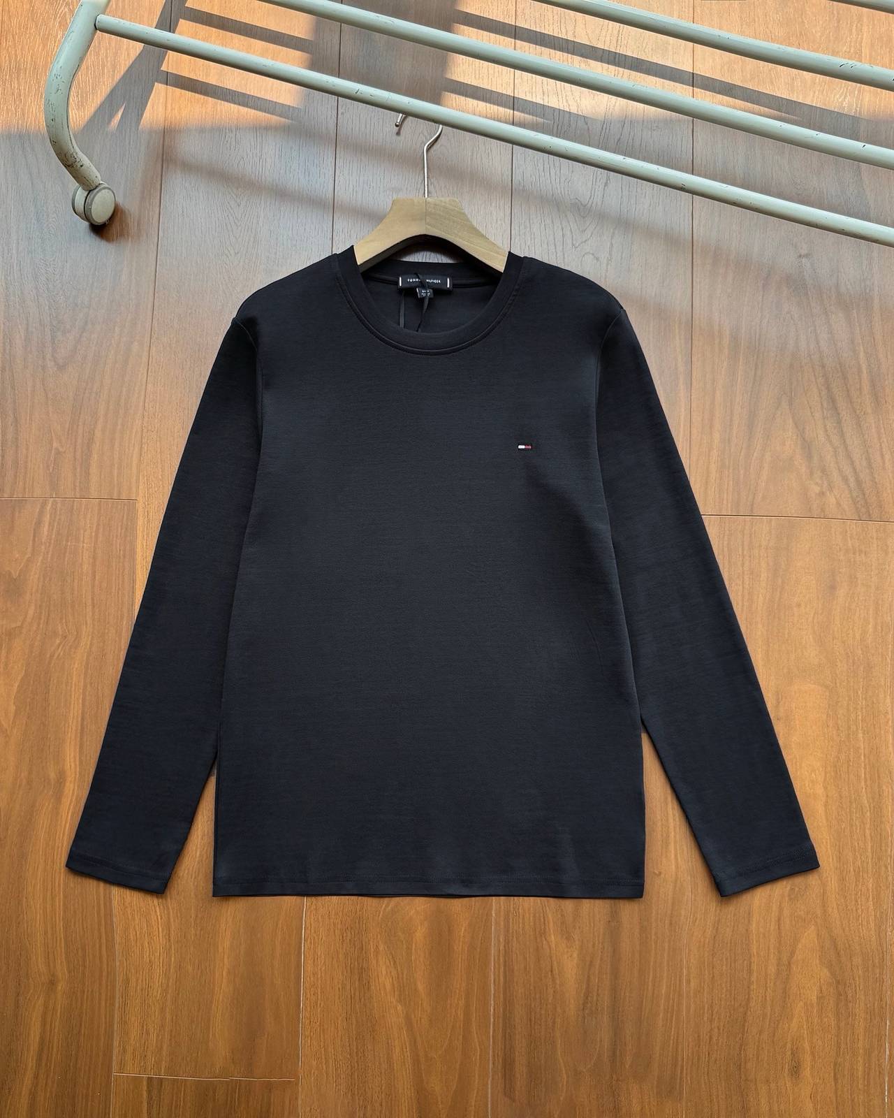 TOMMY HILFIGER メンズ ロンT 長袖Tシャツ クルーネック 袖リブ ロゴプリント オーバーサイズ ブラック - 画像 14
