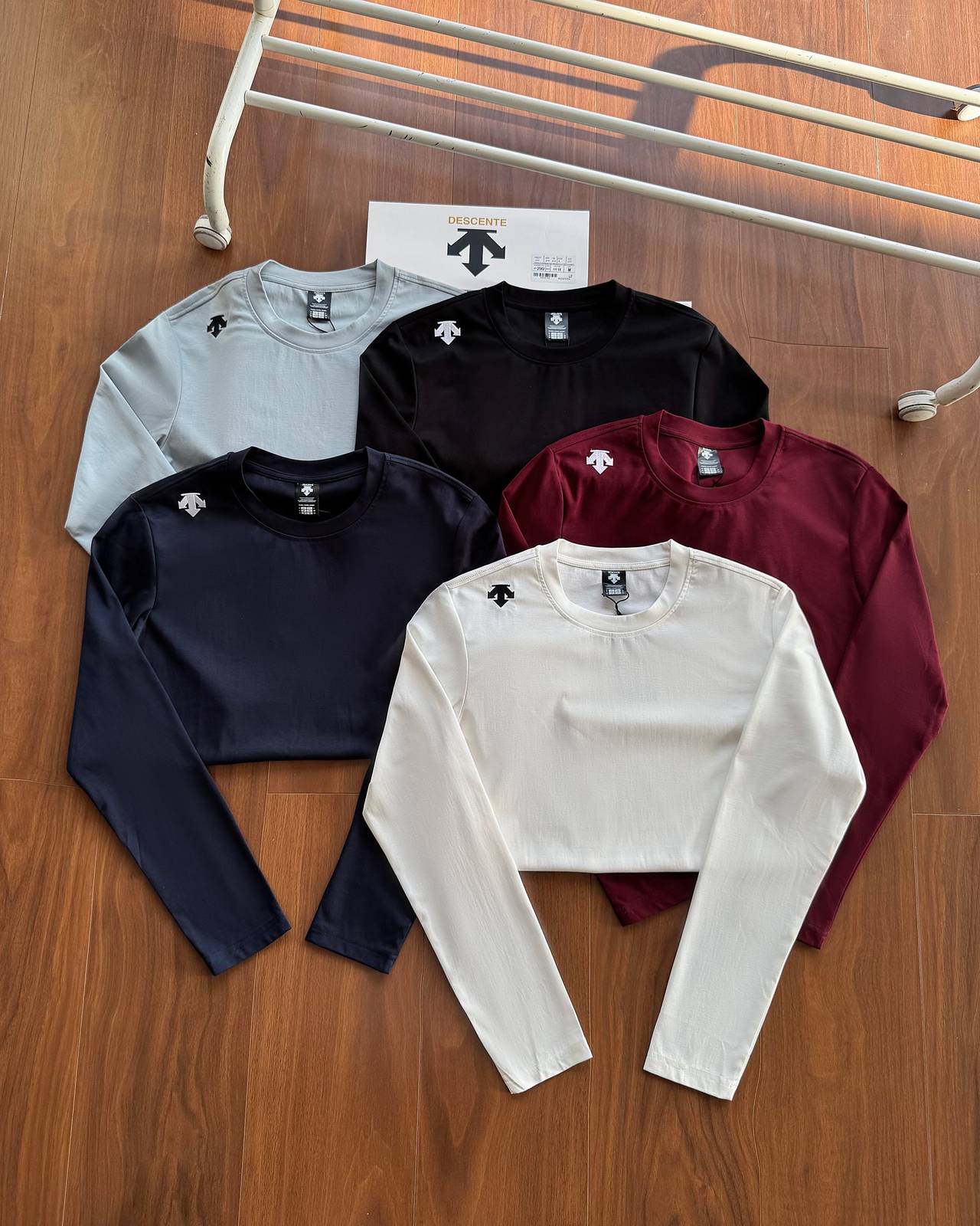 DESCENTE メンズ ロンT 長袖Tシャツ クルーネック 袖リブ ロゴ刺繍 オーバーサイズ 美シルエット ブラック ホワイト グレー - 画像 6