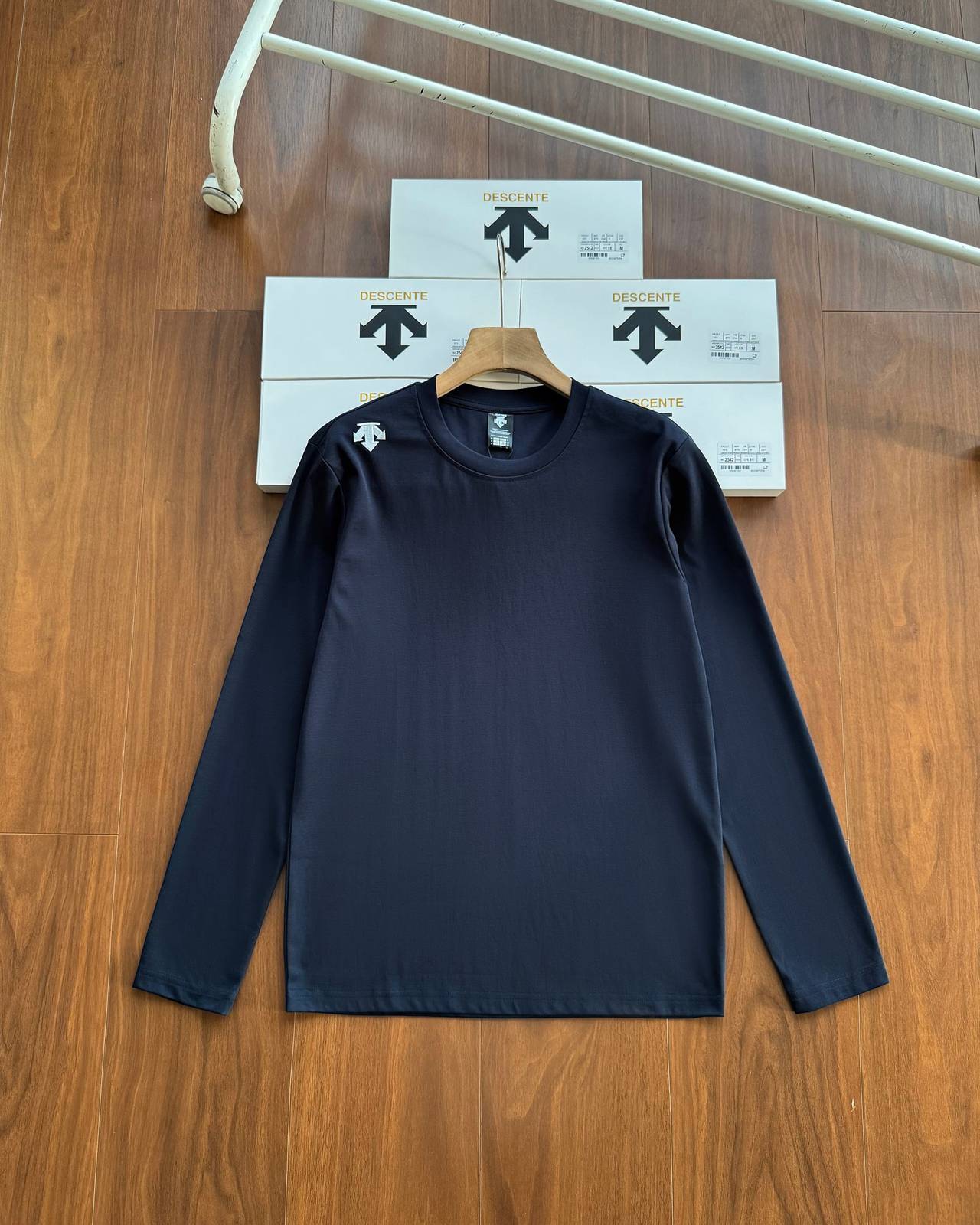 DESCENTE メンズ ロンT 長袖Tシャツ クルーネック 袖リブ ロゴ刺繍 オーバーサイズ 美シルエット ブラック ホワイト グレー - 画像 9