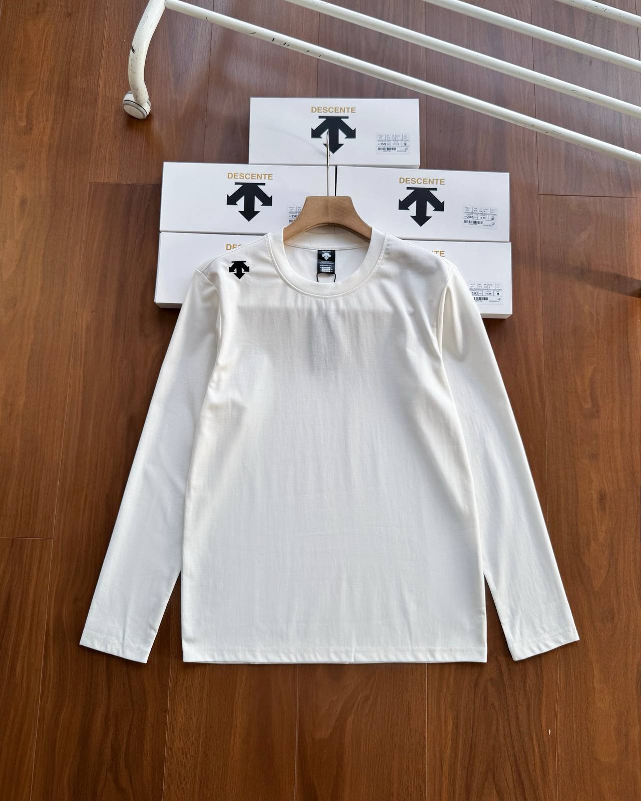DESCENTE メンズ ロンT 長袖Tシャツ クルーネック 袖リブ ロゴ刺繍 オーバーサイズ 美シルエット ブラック ホワイト グレー - 画像 10