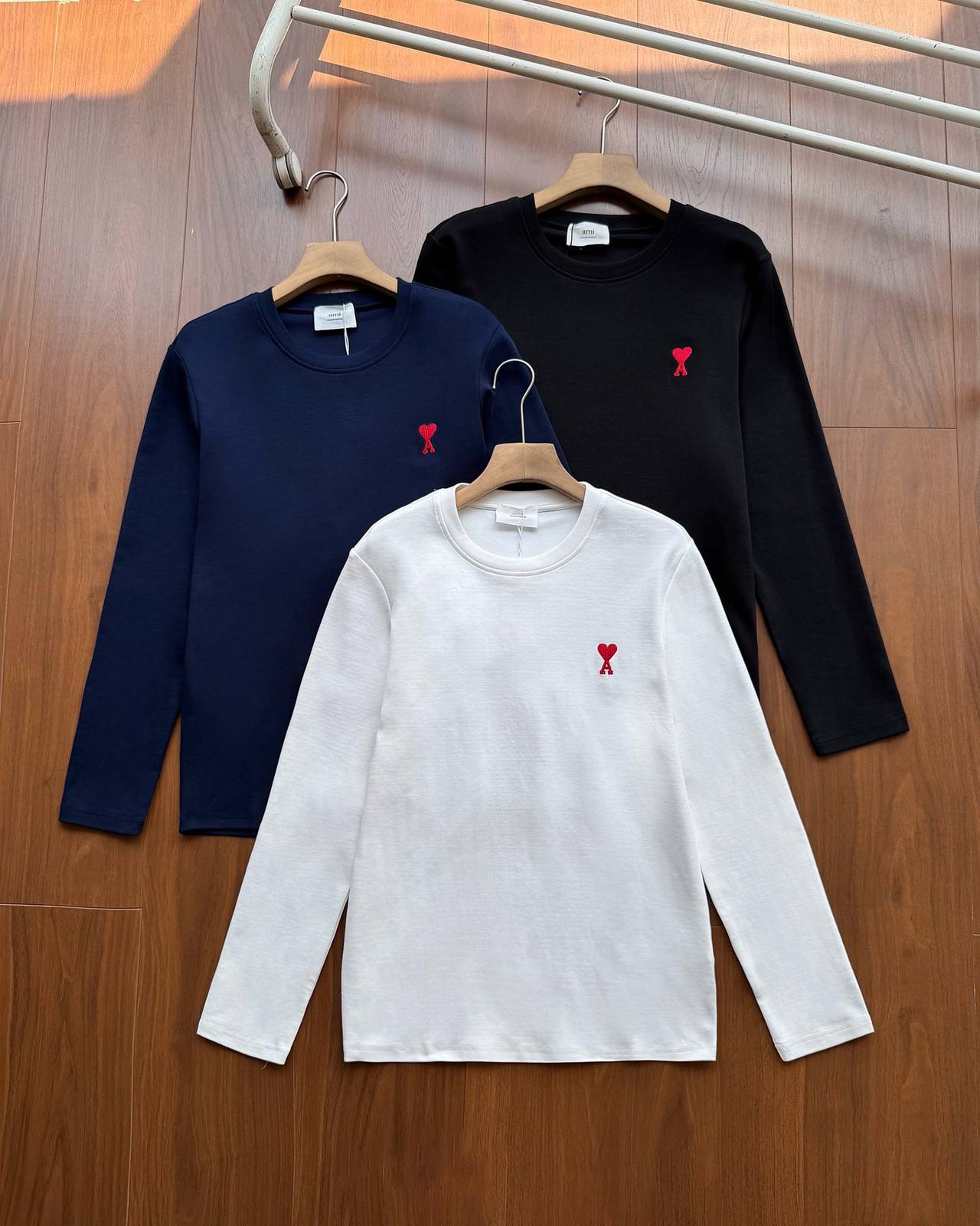 AMI PARIS アミパリ メンズ ロンT 長袖Tシャツ クルーネック 袖リブ ロゴ刺繍 オーバーサイズ ブラック ホワイト