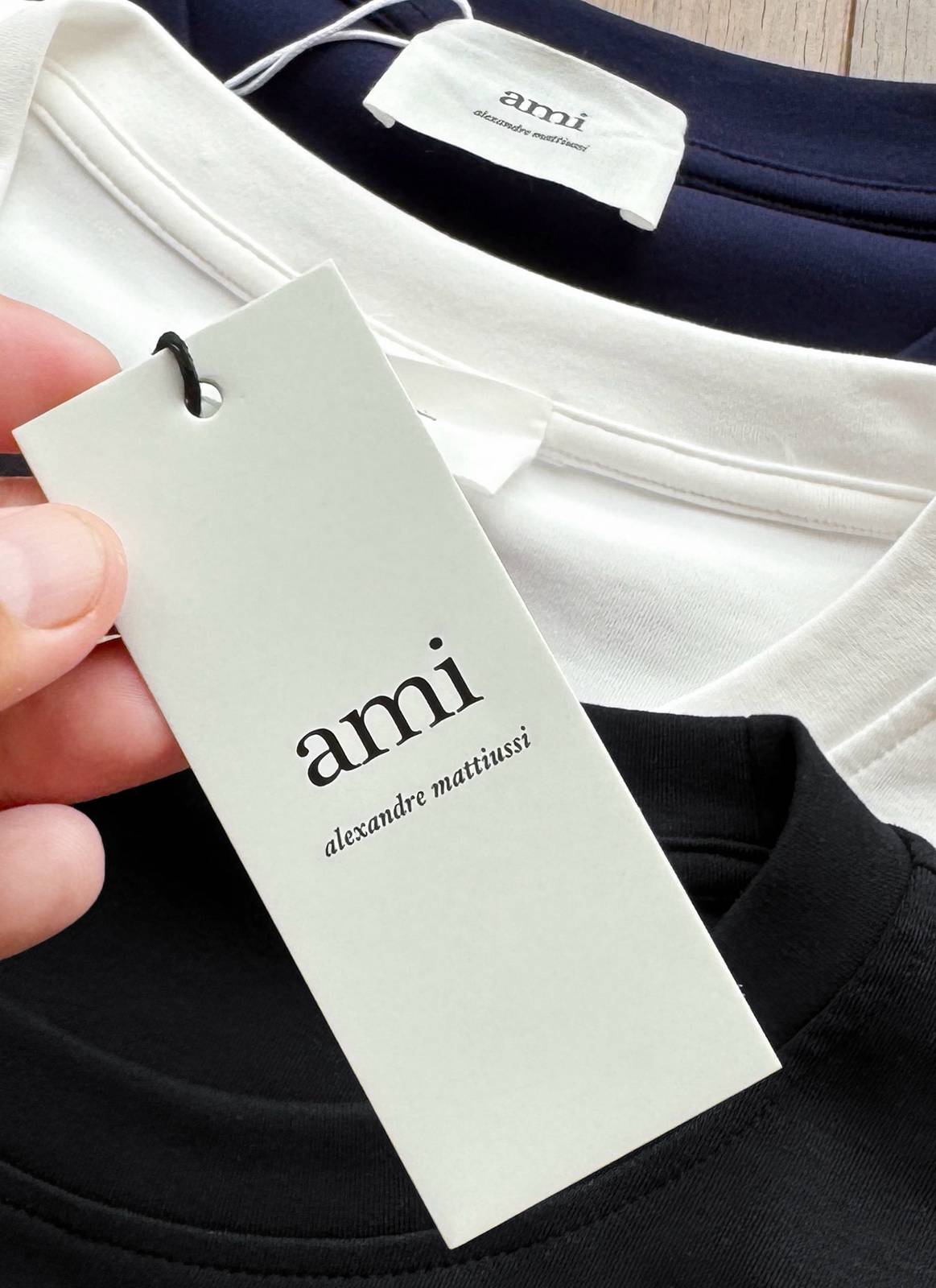 AMI PARIS アミパリ メンズ ロンT 長袖Tシャツ クルーネック 袖リブ ロゴ刺繍 オーバーサイズ ブラック ホワイト - 画像 3