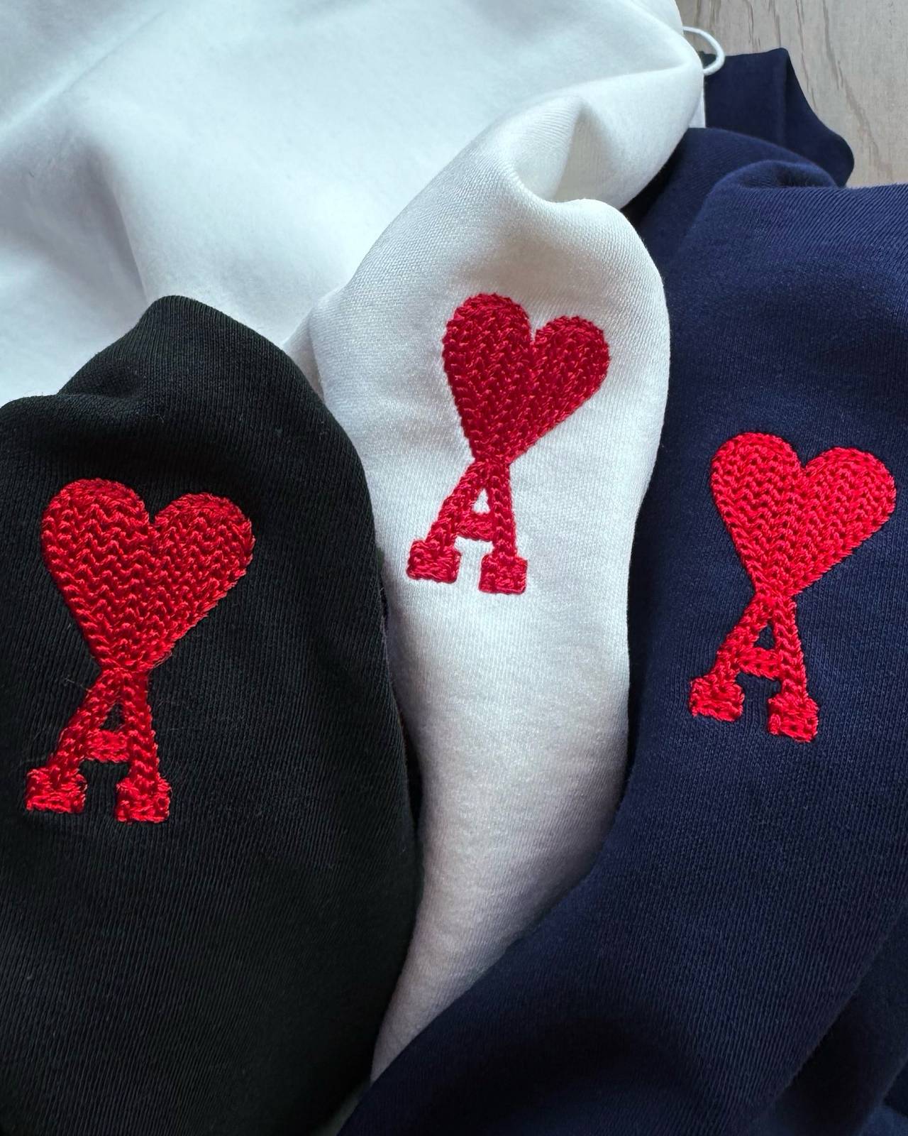 AMI PARIS アミパリ メンズ ロンT 長袖Tシャツ クルーネック 袖リブ ロゴ刺繍 オーバーサイズ ブラック ホワイト - 画像 6
