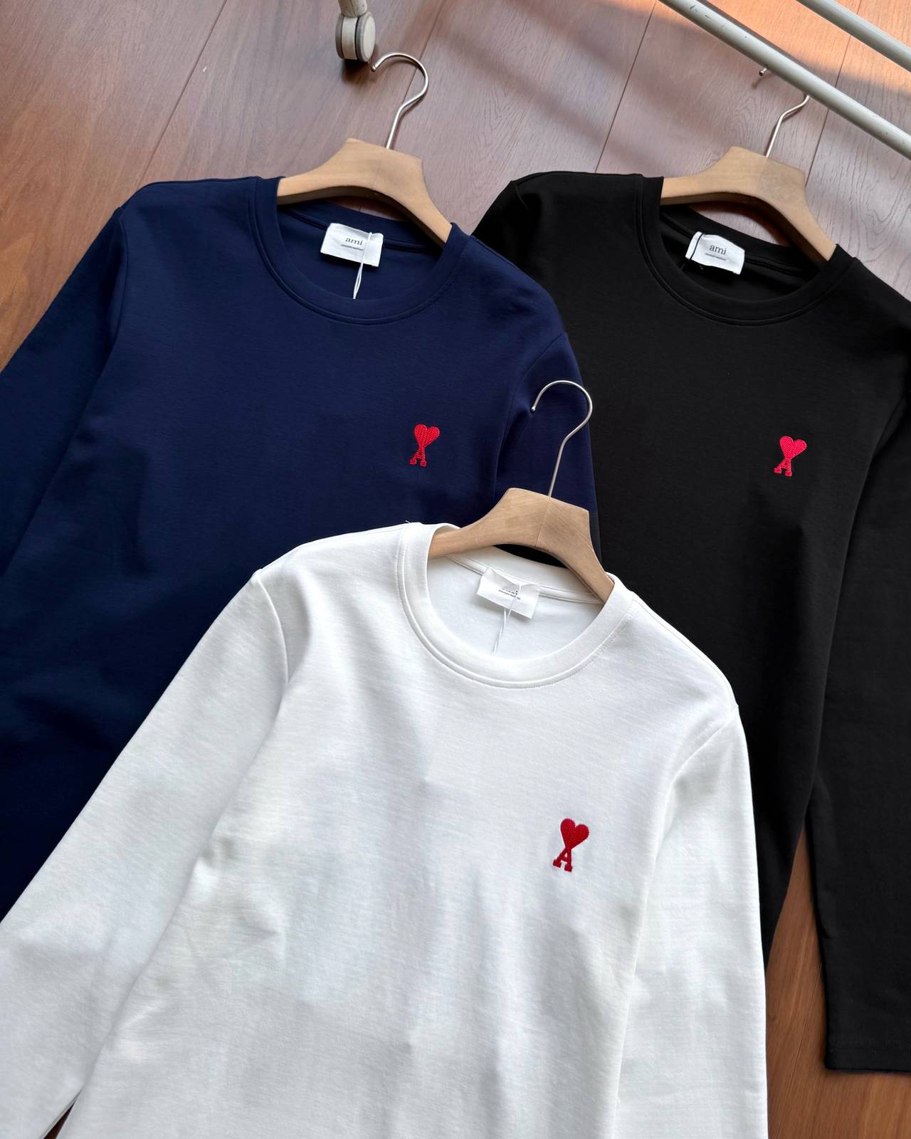 AMI PARIS アミパリ メンズ ロンT 長袖Tシャツ クルーネック 袖リブ ロゴ刺繍 オーバーサイズ ブラック ホワイト - 画像 8