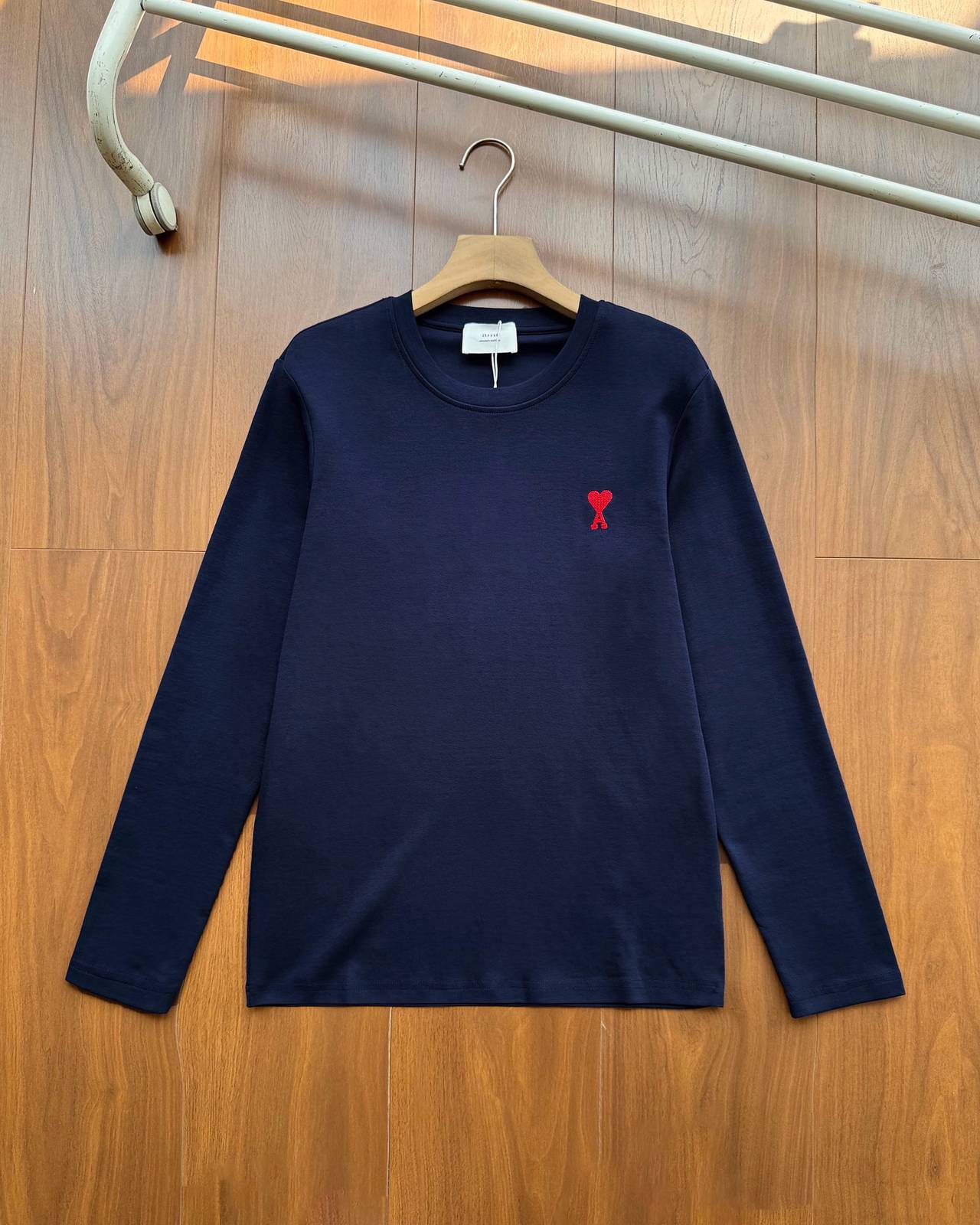 AMI PARIS アミパリ メンズ ロンT 長袖Tシャツ クルーネック 袖リブ ロゴ刺繍 オーバーサイズ ブラック ホワイト - 画像 9