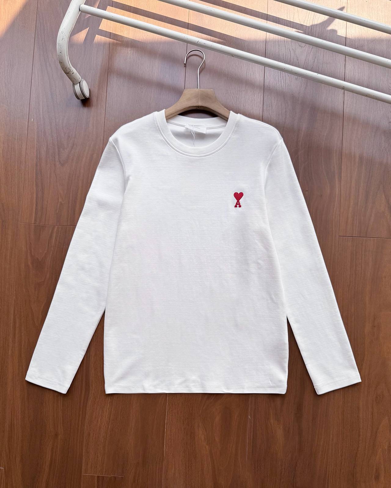 AMI PARIS アミパリ メンズ ロンT 長袖Tシャツ クルーネック 袖リブ ロゴ刺繍 オーバーサイズ ブラック ホワイト - 画像 10
