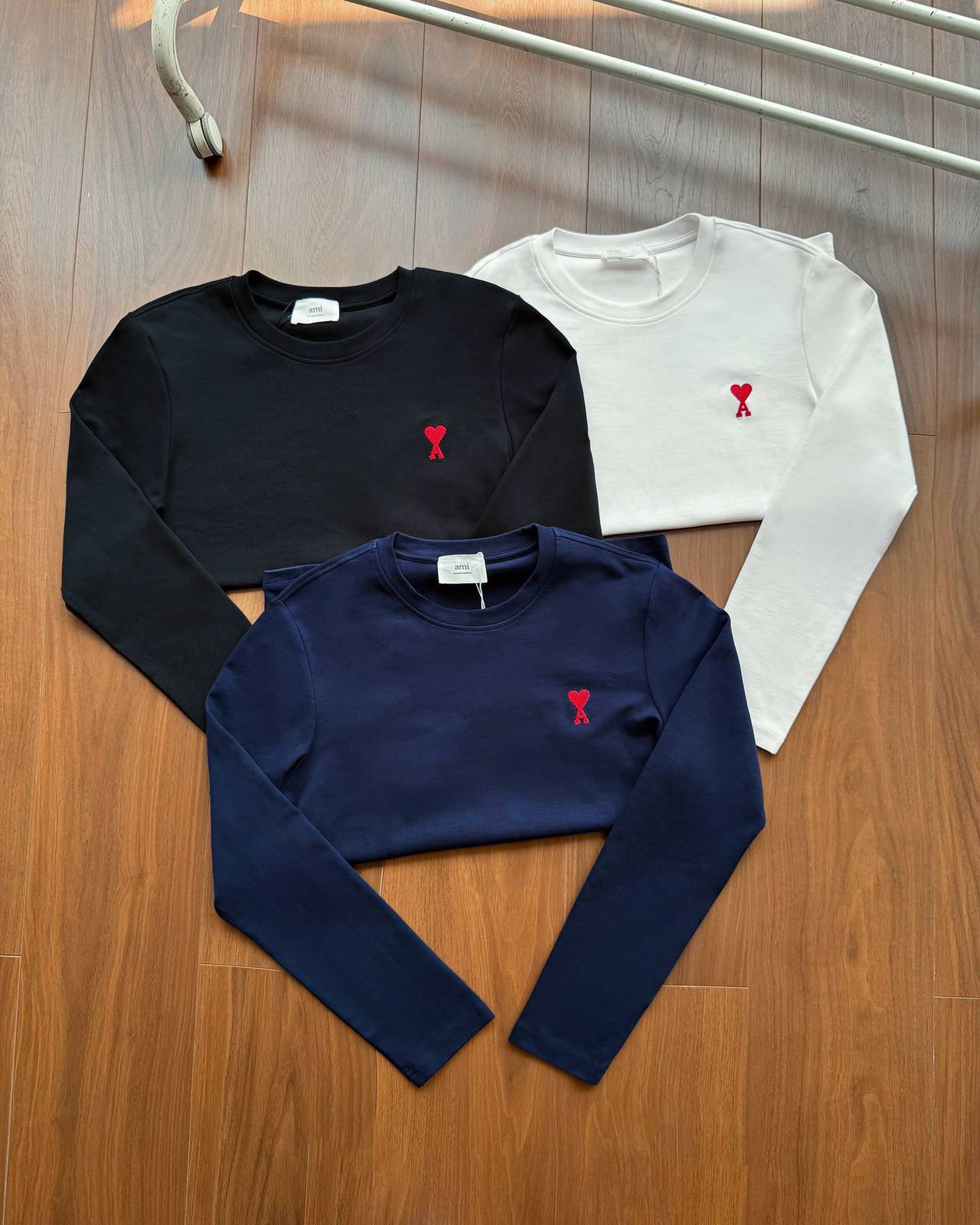 AMI PARIS アミパリ メンズ ロンT 長袖Tシャツ クルーネック 袖リブ ロゴ刺繍 オーバーサイズ ブラック ホワイト - 画像 12