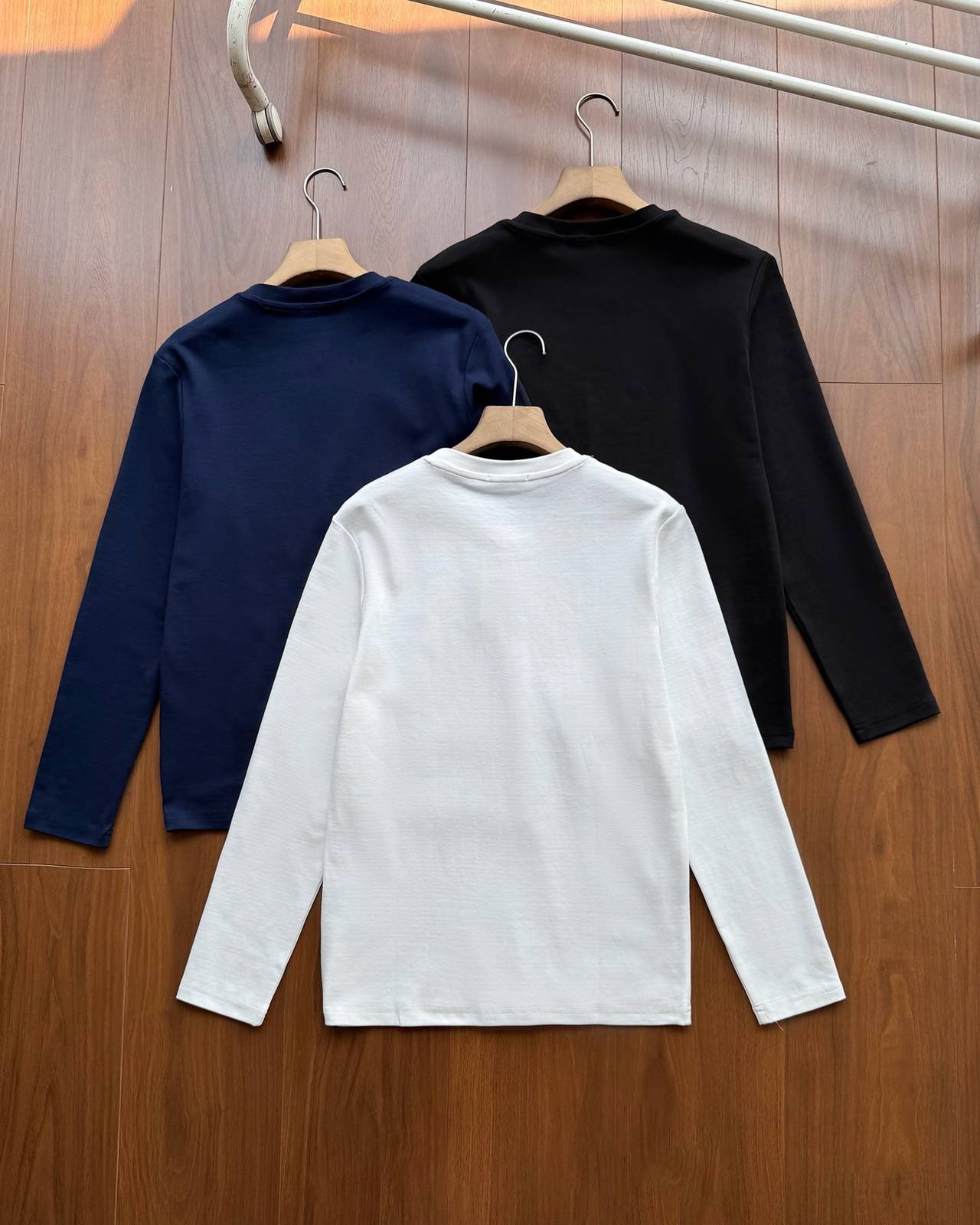 AMI PARIS アミパリ メンズ ロンT 長袖Tシャツ クルーネック 袖リブ ロゴ刺繍 オーバーサイズ ブラック ホワイト - 画像 14