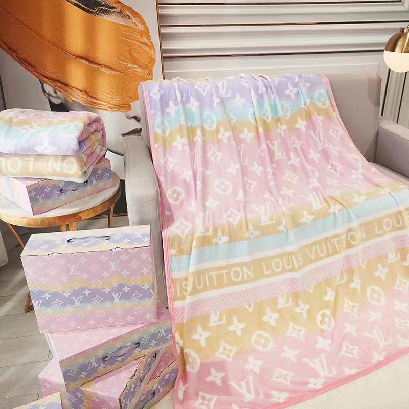 送料込み　ルイヴィトン　Louis Vuitton　ブランケット　毛布　暖かい　掛け毛布　ピンク　モノグラム　ふわふわ　軽量