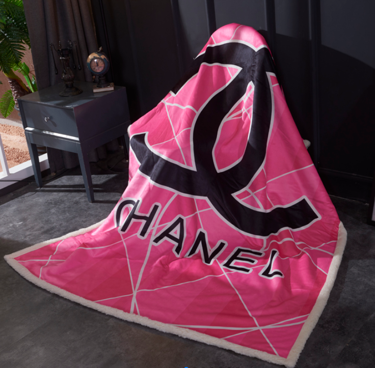 シャネル　CHANEL　毛布　大きロゴ　暖かい　厚手　掛け毛布　ブランケット　ピンク　ソファー用毛布