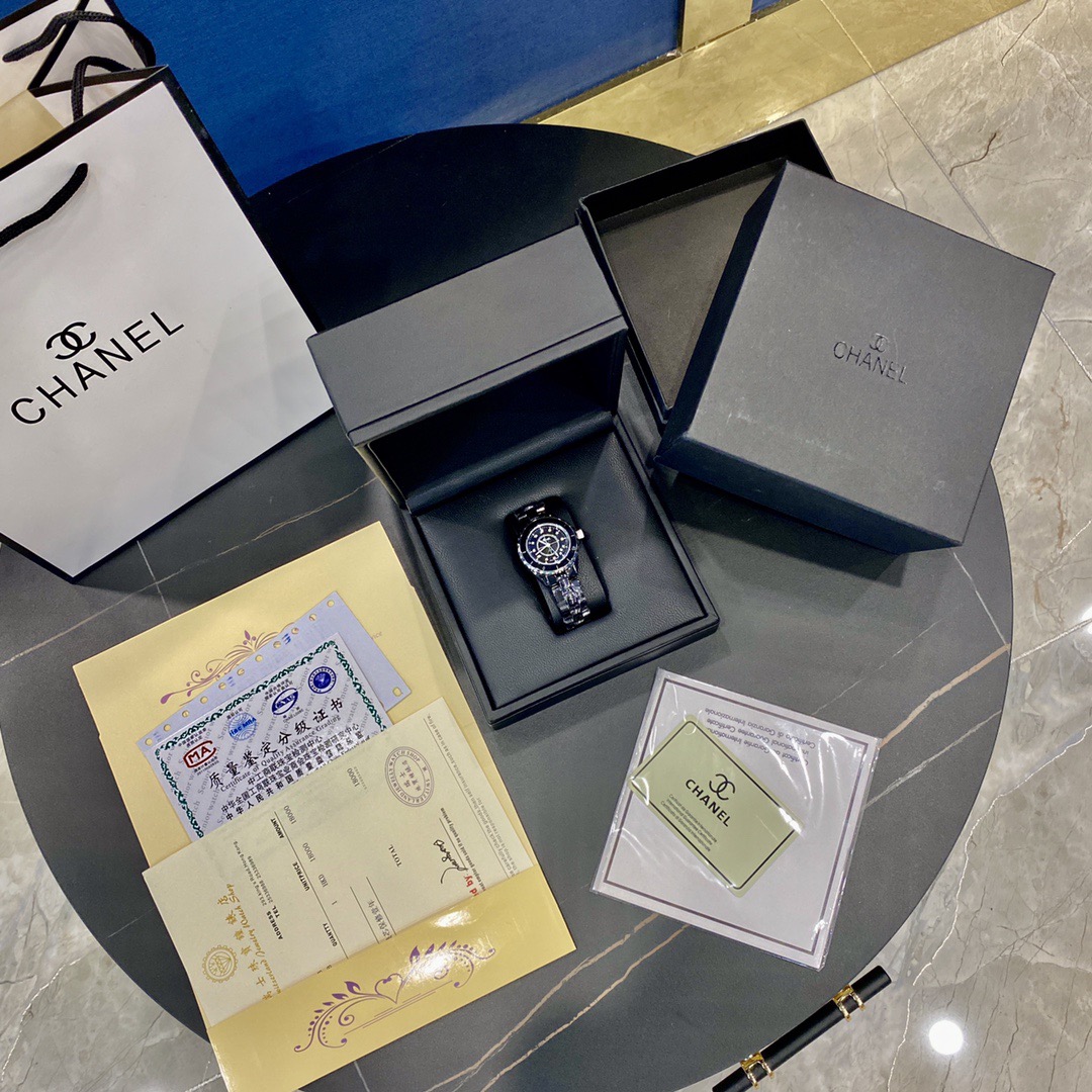 Chanel シャネルCHANEL J12 33mm セラミック レディース腕時計✨ 高級クオーツ✨ 黒の魅力🖤 女性に大人気💎 必携アイテム🎁