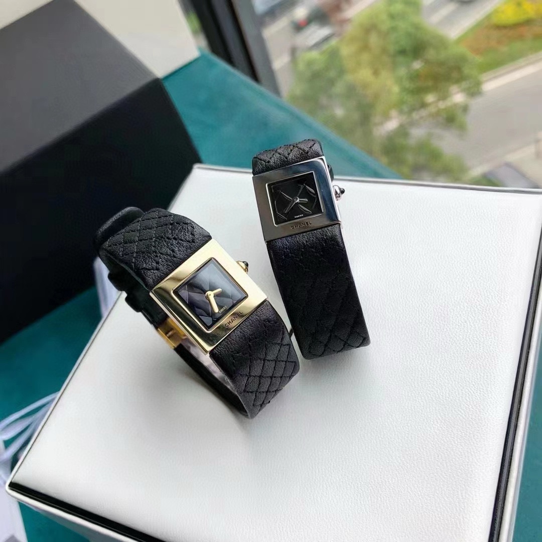 Chanel シャネル✨ヴィンテージCHANEL✨菱目打ち小方型腕時計🎁高級レザーストラップが美しい✨上品で使いやすいデイリーレディース時計⌚