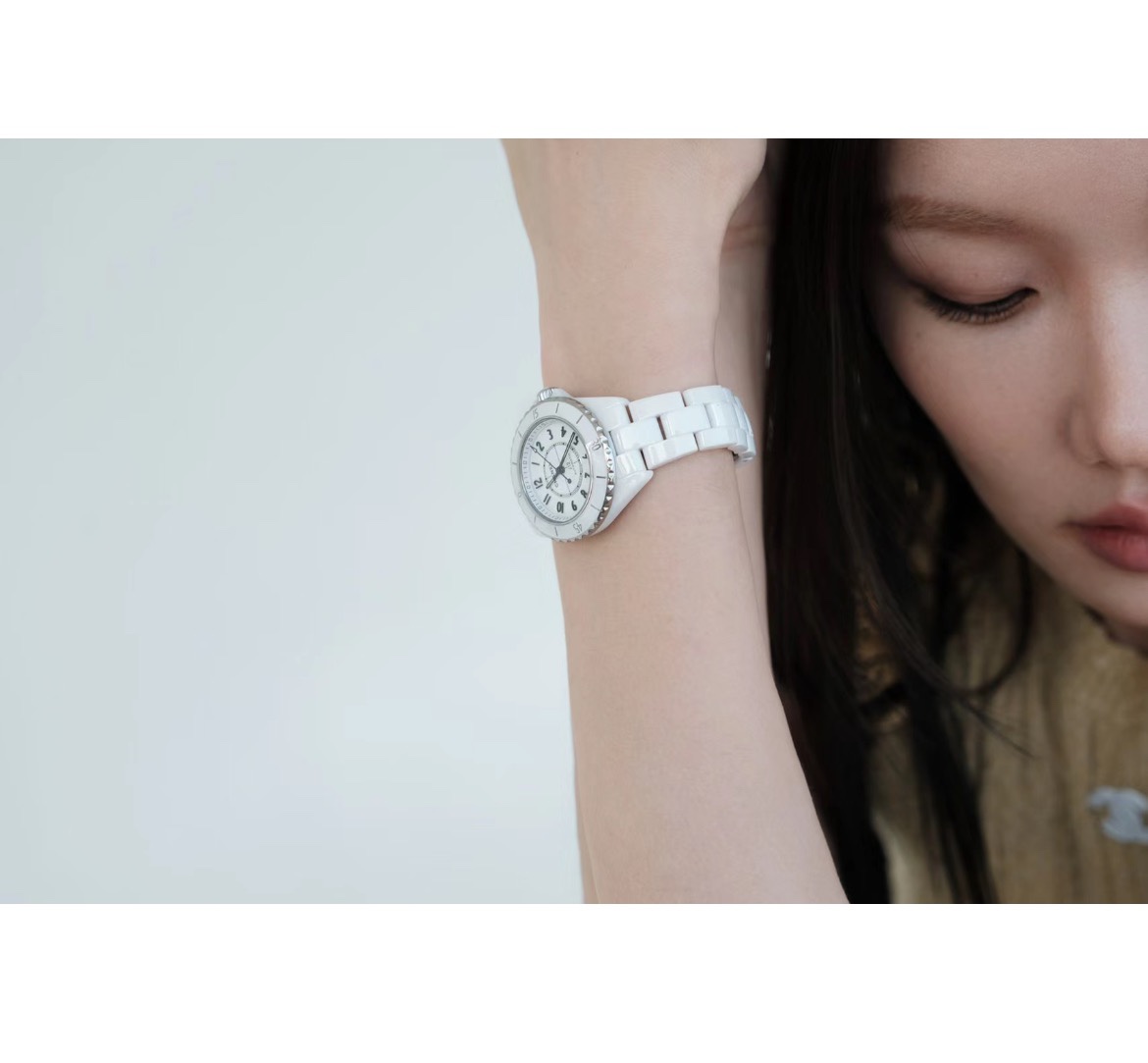 Chanel シャネル✨ CHANEL J12 ホワイトセラミック ✨ 10年愛用できる美しさ 🕰️ 永遠のクラシック時計 💎 新品同様の輝き