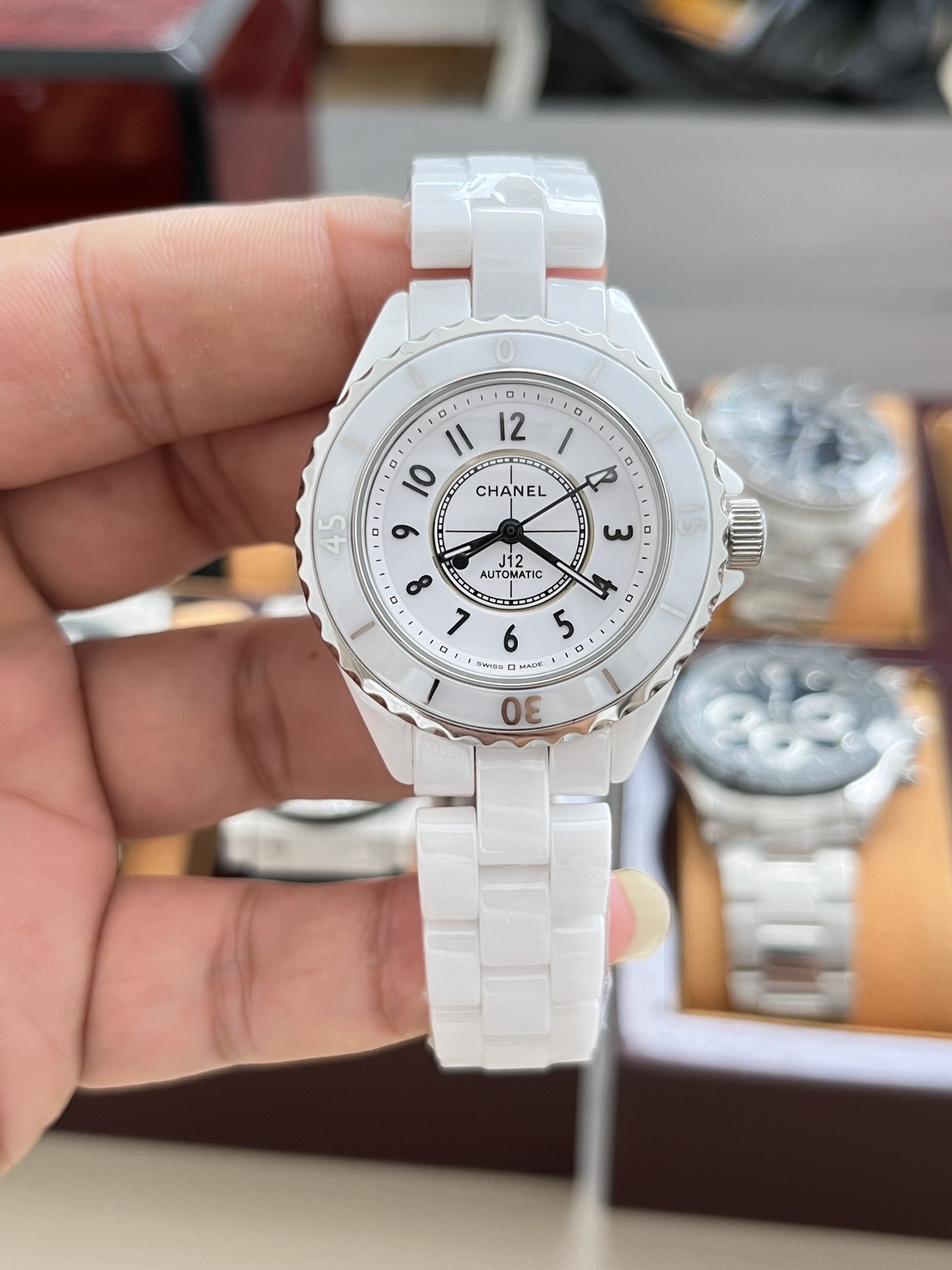 Chanel シャネル✨CHANEL J12 38mm 自動巻き✨ セラミックケース&ブレスレット🖤 キャリバー12.1搭載💎 クロノメーター認証✅ 正規品類似モデル