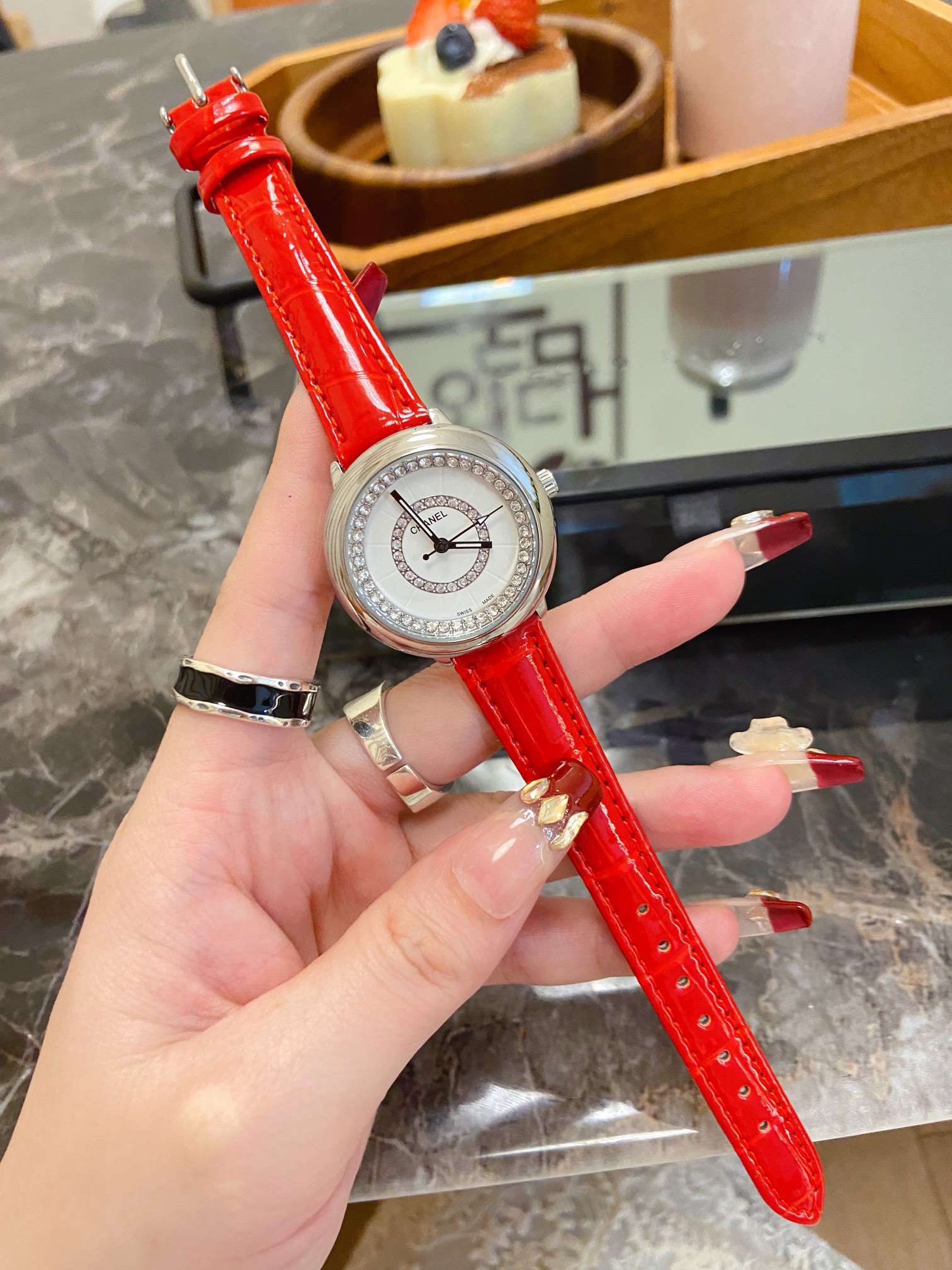 Chanel シャネル✨【CHANEL】レディース腕時計✨ クォーツ式✨ 耐磨耗レンズ🕰️ 多彩カラー展開💖 最新ファッション👒