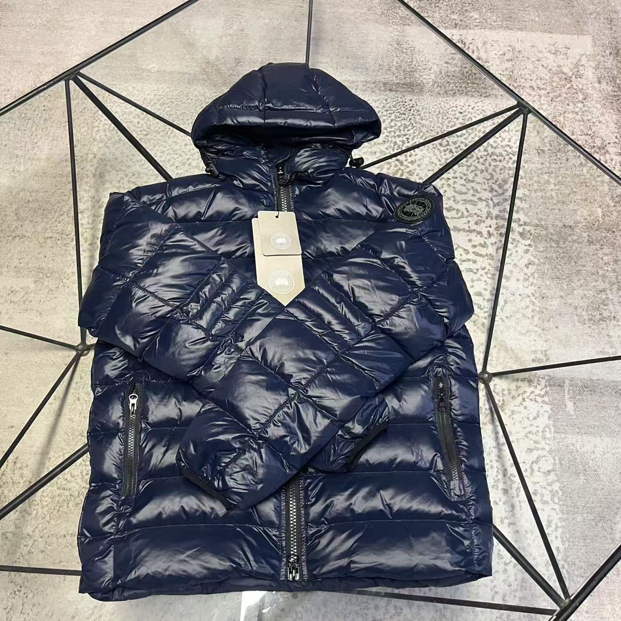 CANADA GOOSE（カナダグース）🛍️✨【】カナダグース ダウンベスト レディース 人気モデル 防寒 アウトドア 🧥👜