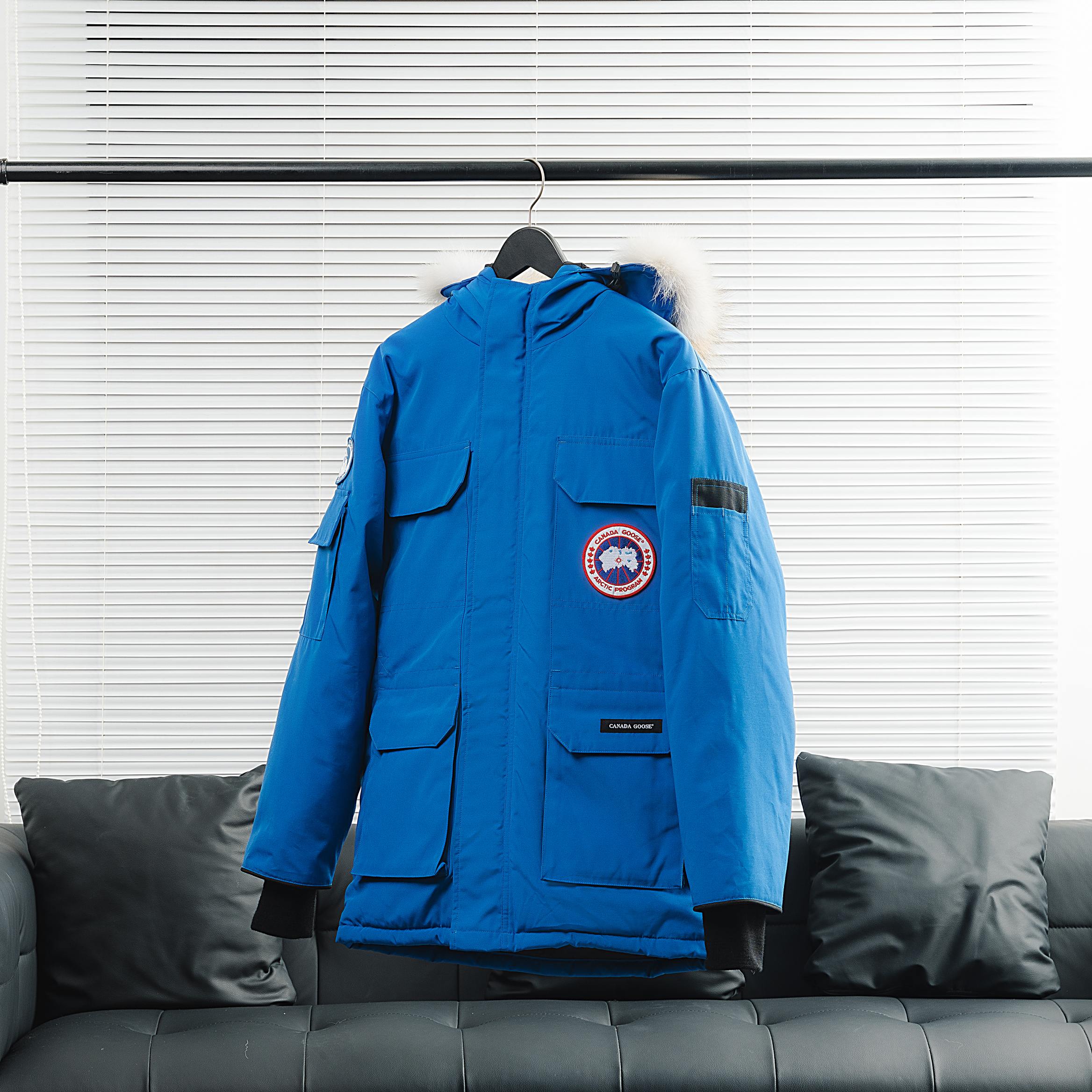 CANADA GOOSE（カナダグース）【超目玉】カナダグース ダウンコート レディース ロングパーカ⭐️ 防寒 アウトドア 高級ブランド🛒 秋冬必須🎁 暖か抜群✨