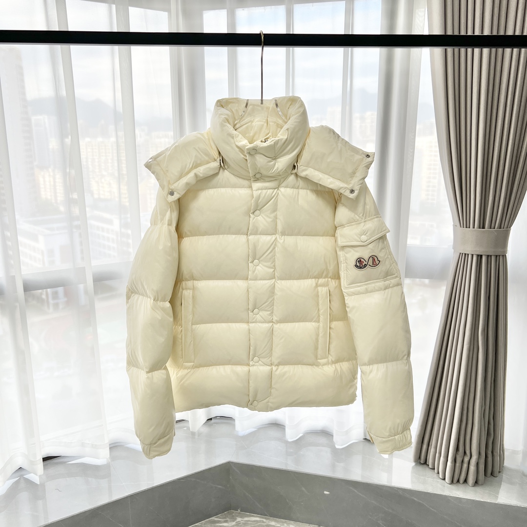Moncler モンクレールCANADA GOOSE（カナダグース）Moncler モンクレール【MONCLER】モンクレール ダウンジャケット 人気モデル✨ 秋冬必須アイテム🛒 高品質素材☁️ 暖かさ抜群❄️
