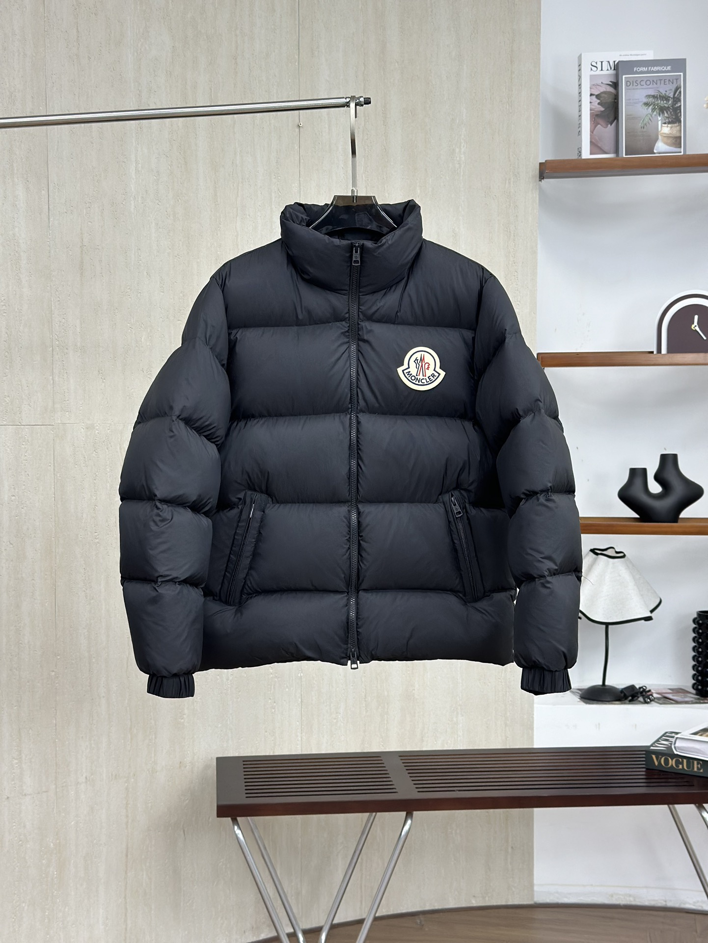 Moncler モンクレール【MONCLER】モンクレール ダウンジャケット レディース✨ 秋冬必須アイテム👜 保温性抜群🔝 高級感溢れるデザイン🕊️